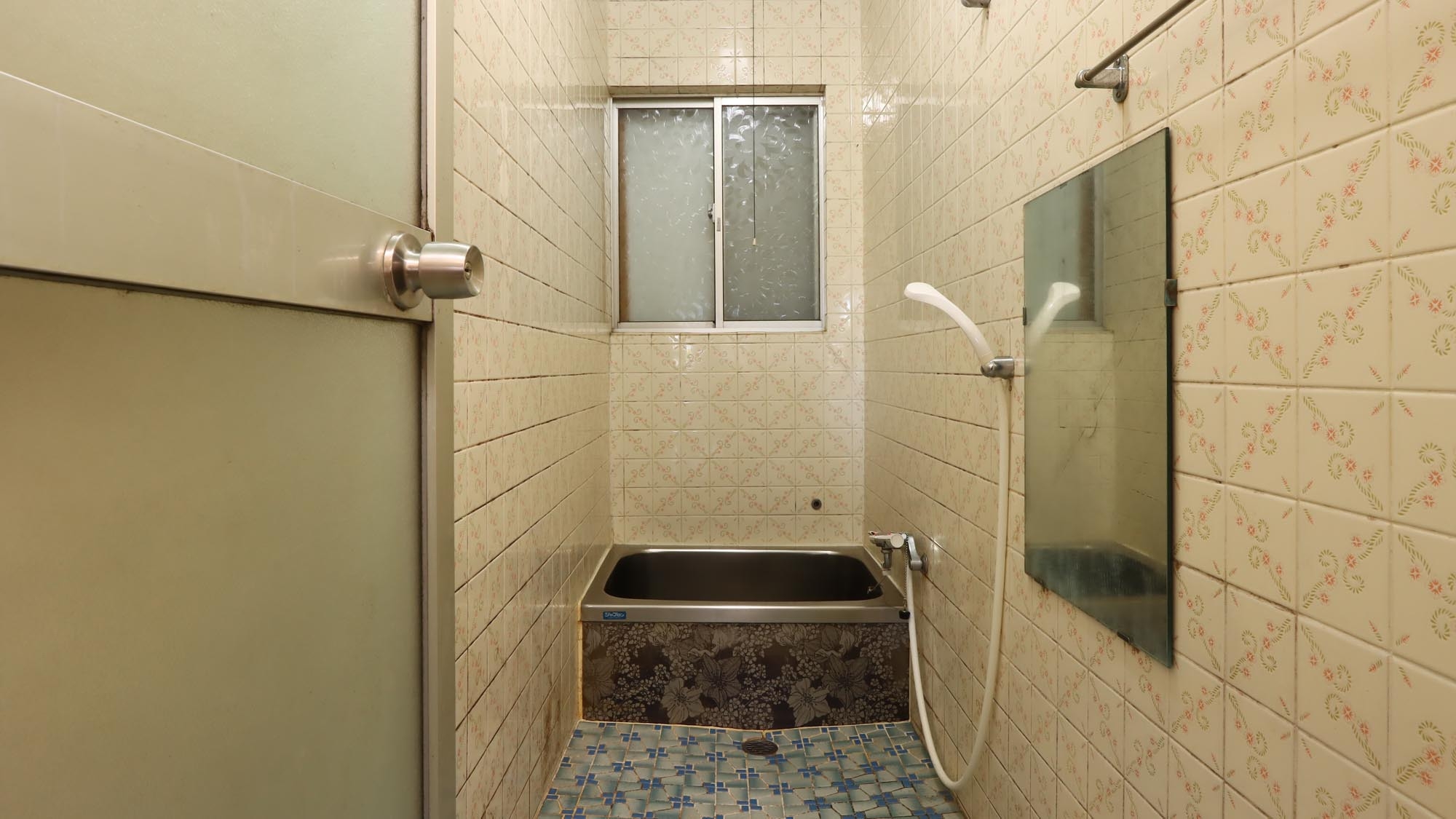 城と海と街並みの絶景！市街地近郊の高台ならではの景色に、開港ロマンに思いを馳せる【素泊り】