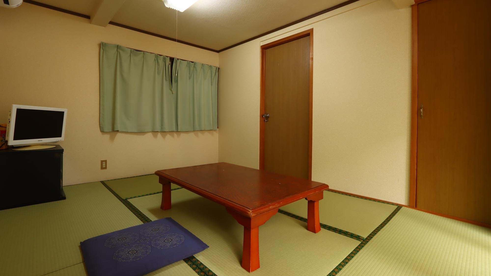 城と海と街並みの絶景！市街地近郊の高台ならではの景色に、開港ロマンに思いを馳せる【素泊り】