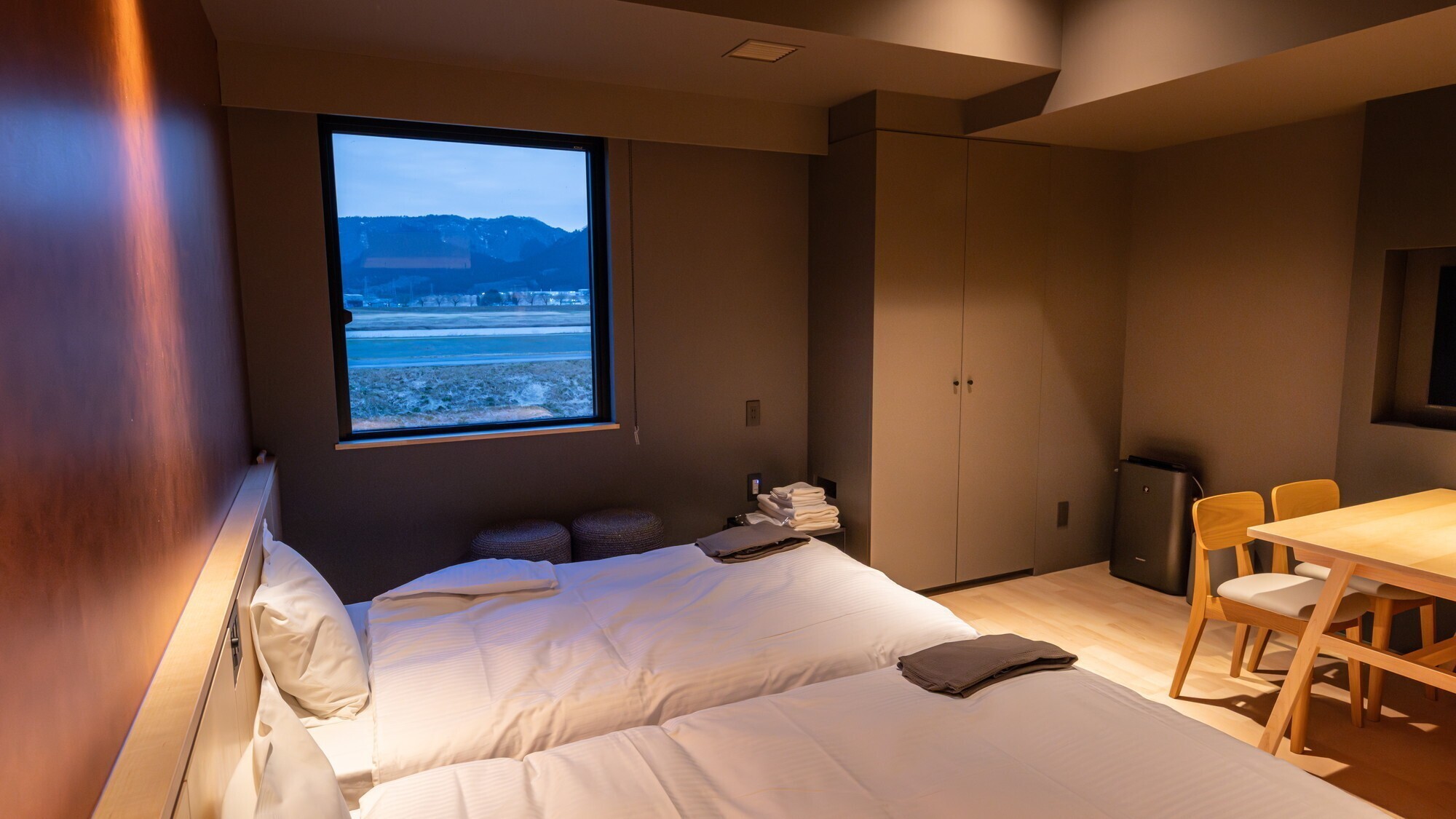 【コンフォートツイン】最大３名様でのご宿泊可能な広々としたツインルームです。バス・トイレ付