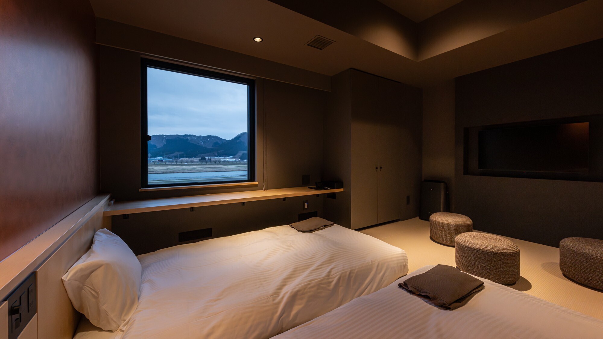 【コンフォートツイン】最大４名様でのご宿泊可能な広々としたツインルームです。バス・トイレ付