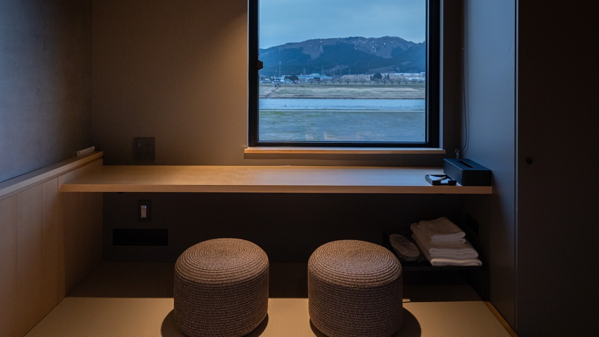 【スタンダードツイン】お一人でもくつろげるツインルームです。 シャワー・トイレ付