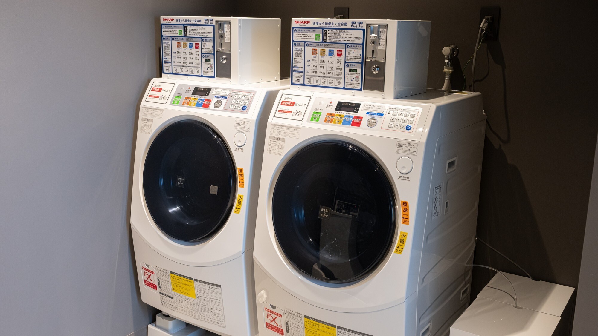 【洗濯乾燥機】1Fロビー裏手にございます