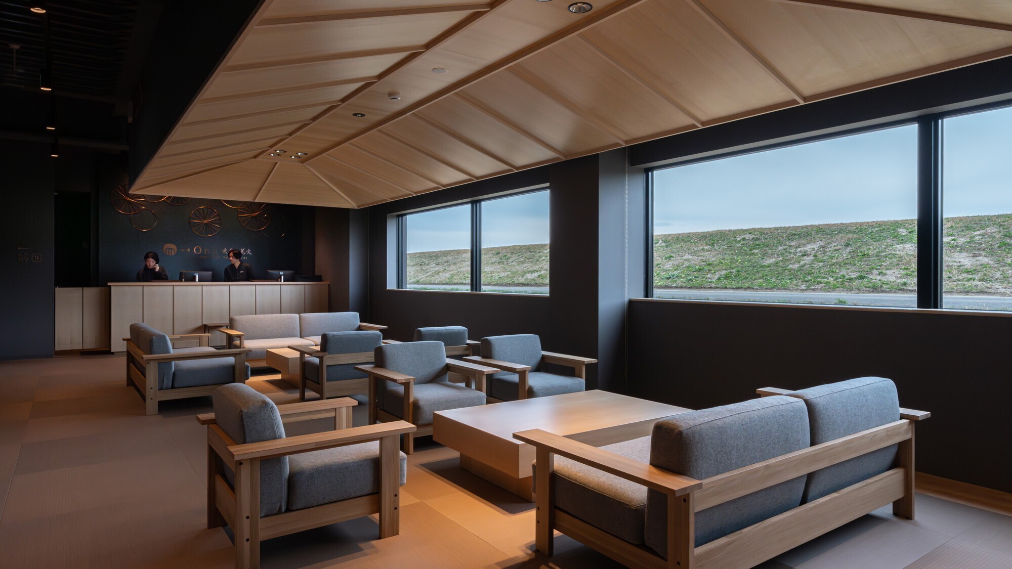 【ロビー】落ち着いた空間でごゆっくりお過ごしください