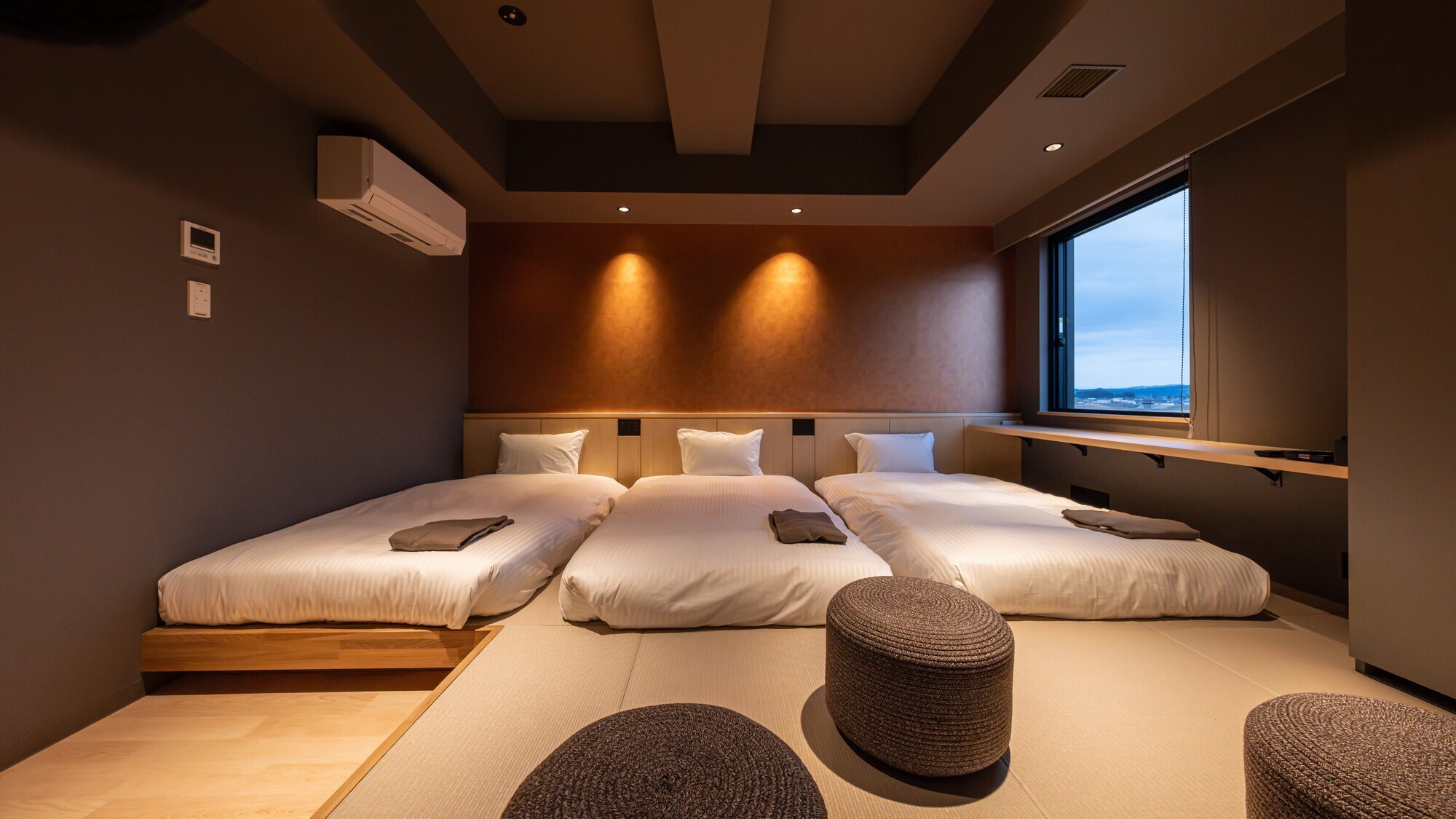 【コンフォートツイン】最大４名様でのご宿泊可能な広々としたツインルームです。バス・トイレ付