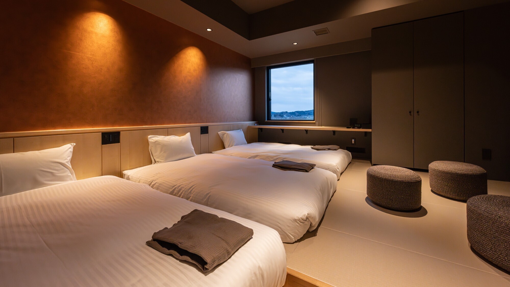 【コンフォートツイン】最大４名様でのご宿泊可能な広々としたツインルームです。バス・トイレ付