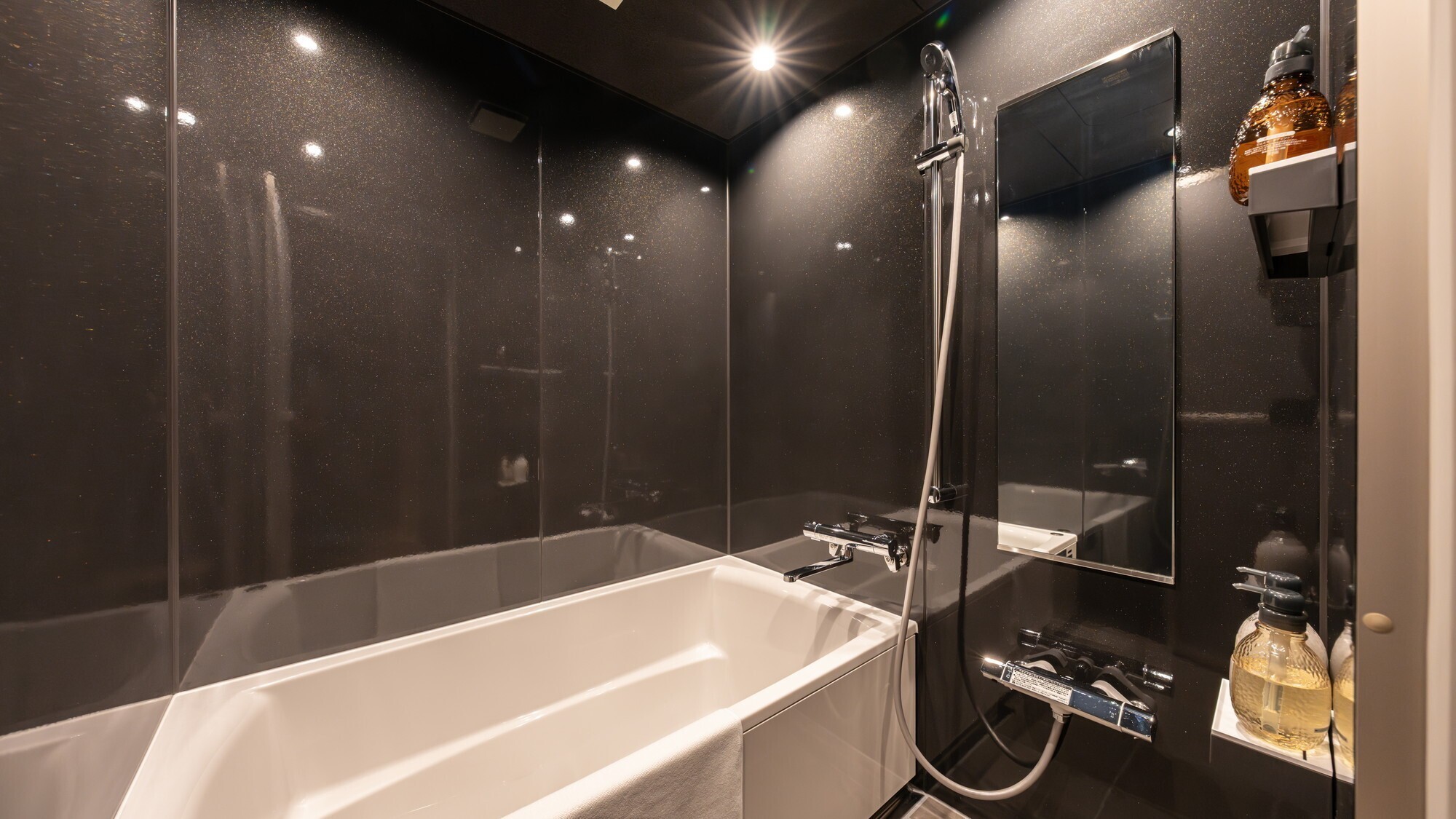 【コンフォートツイン】広々としたツインルームです。バス・トイレ付