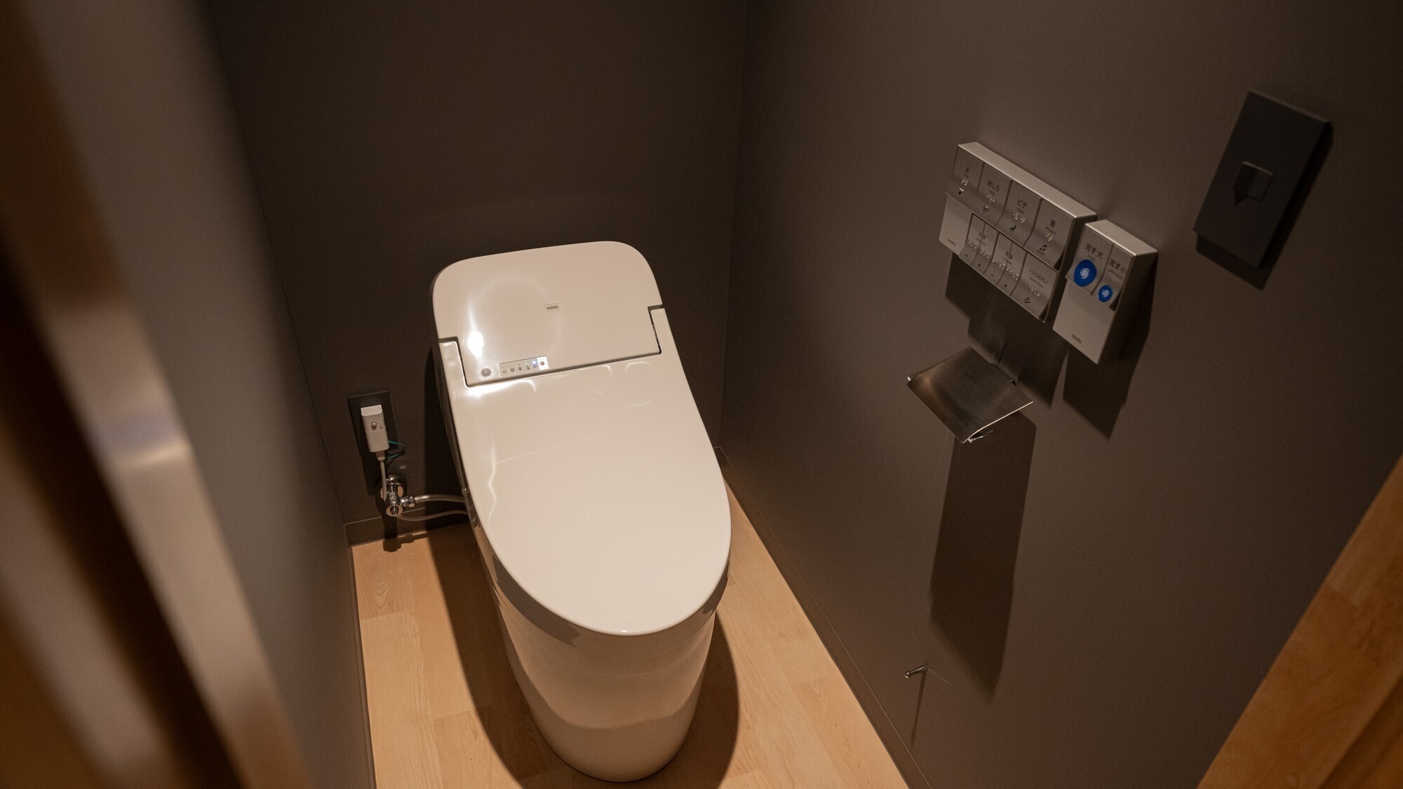 【コンフォートツイン】最大４名様でのご宿泊可能な広々としたツインルームです。バス・トイレ付