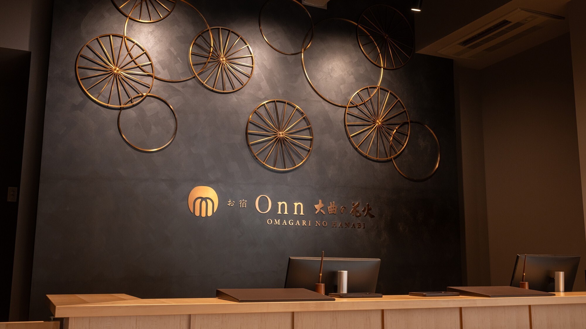 【レセプション】モダンで落ち着いた雰囲気です