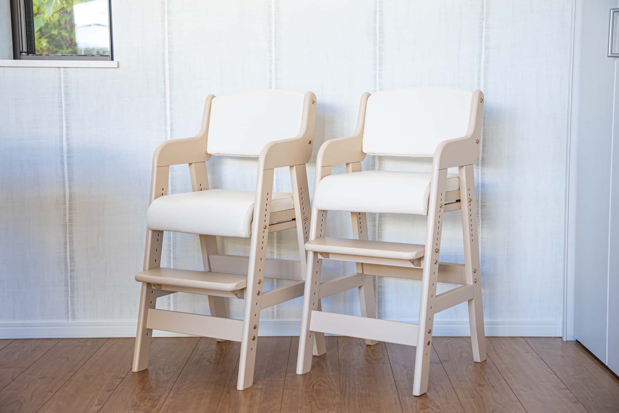 お子様用の椅子も完備しております。