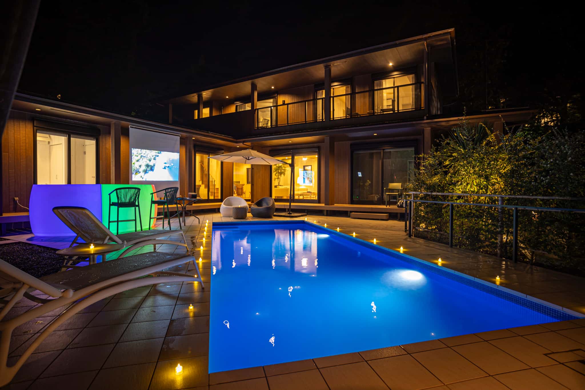 ライトアップで更に際立つ非日常