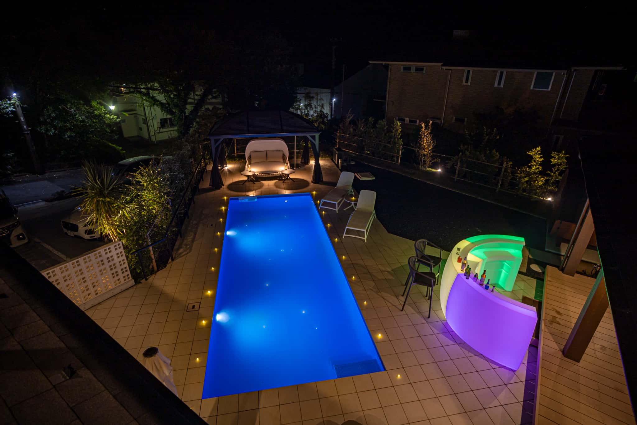 2階から見えるプールの写真です。