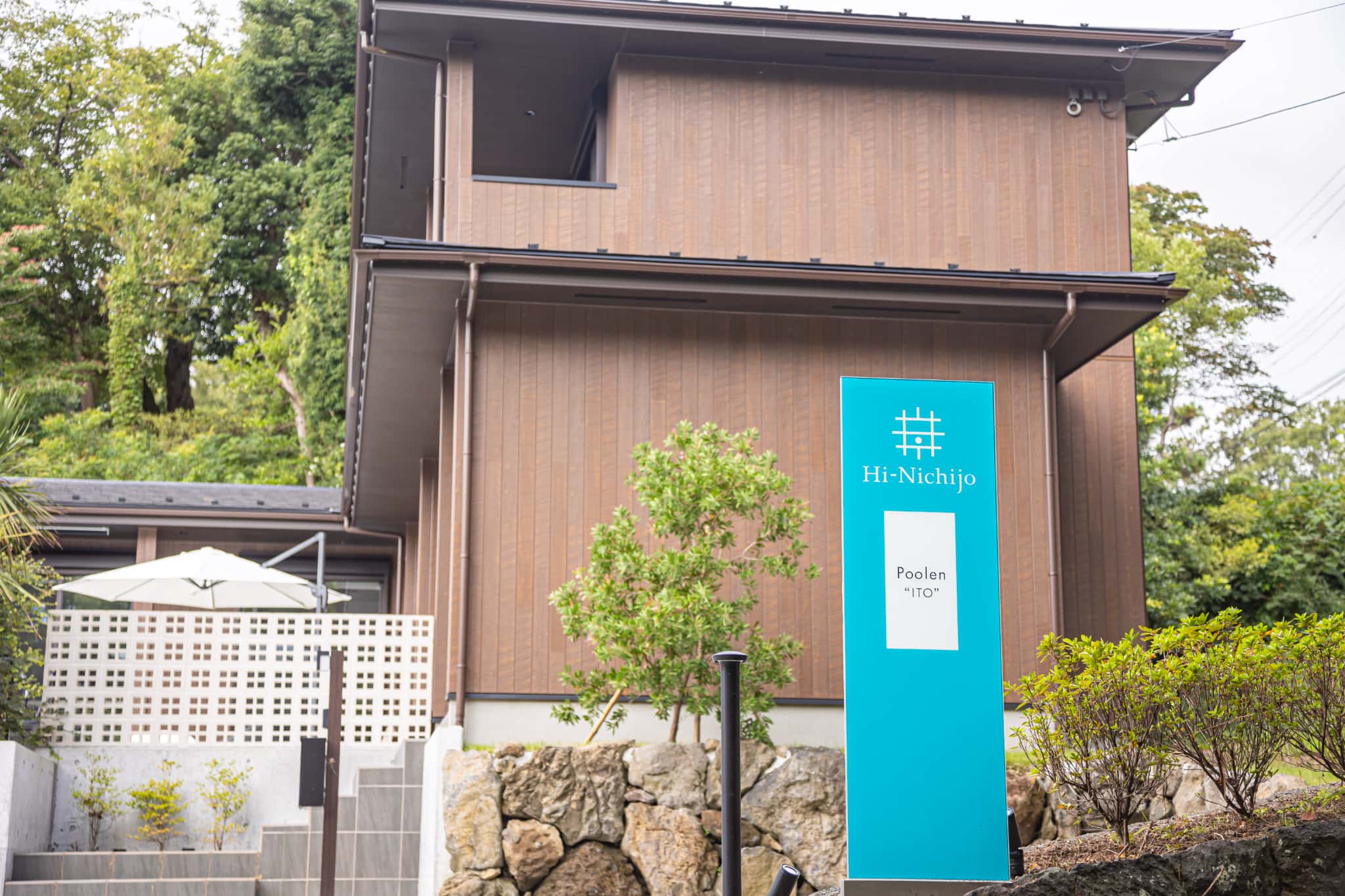 施設入り口です。お待ちしておりました。