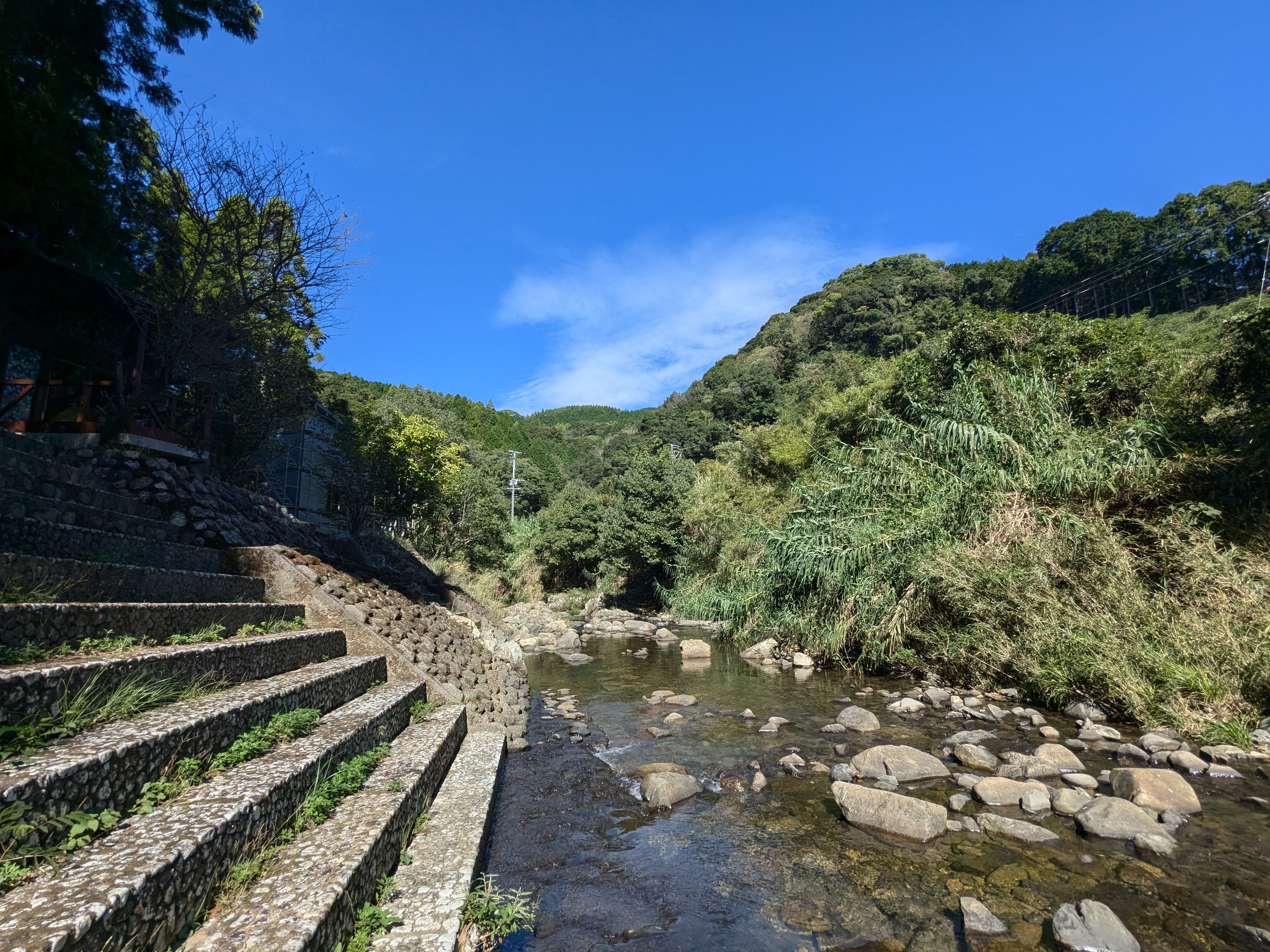 コテージ前　川の様子