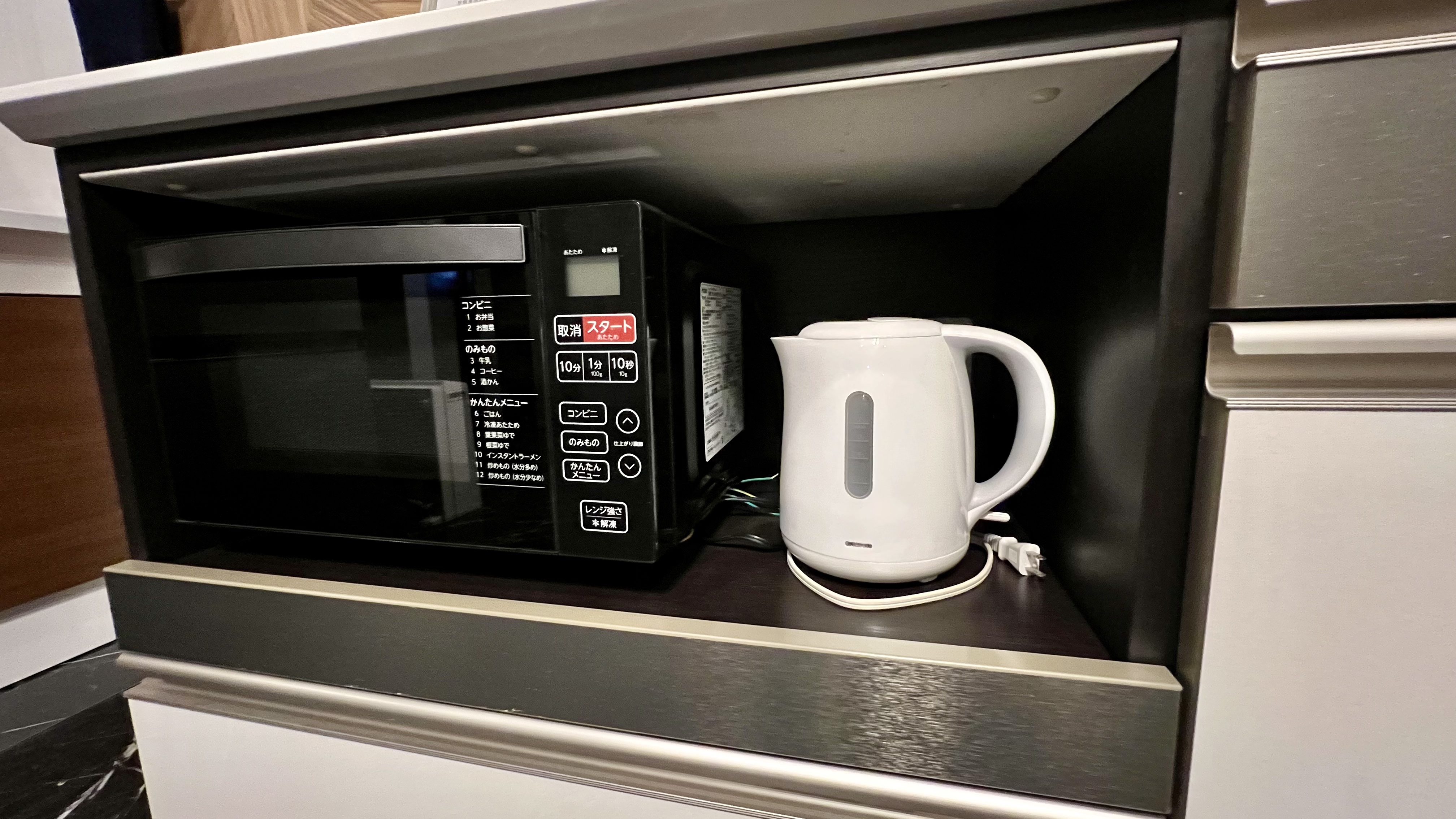 電子レンジ、ケトル