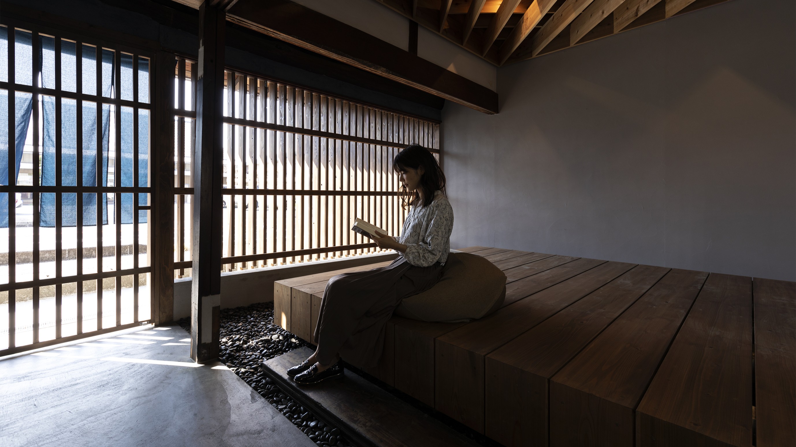 ミセでのんびり読書でもいかがでしょう