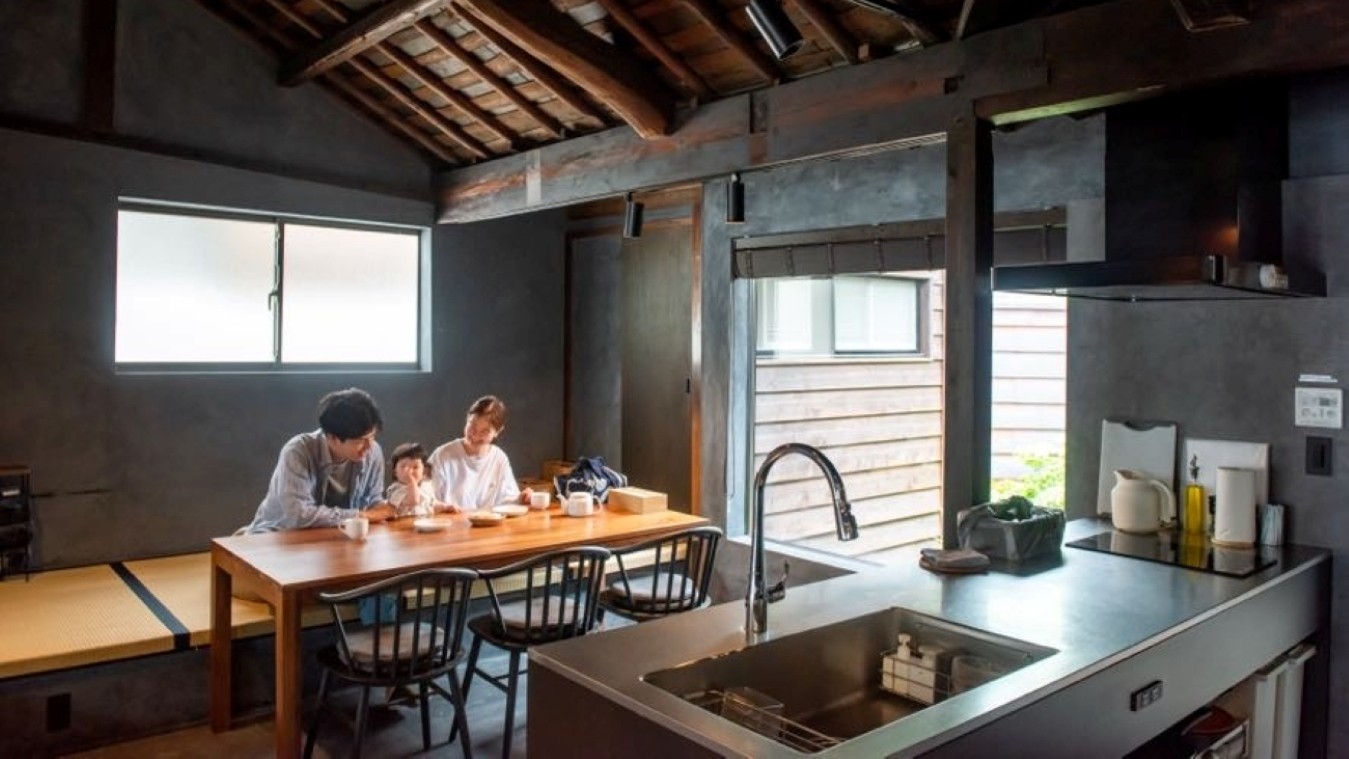 お子様大歓迎！絵本もございます。ベビーチェア、ベビーバス、ベビーサークルもご用意できます。要事前予約