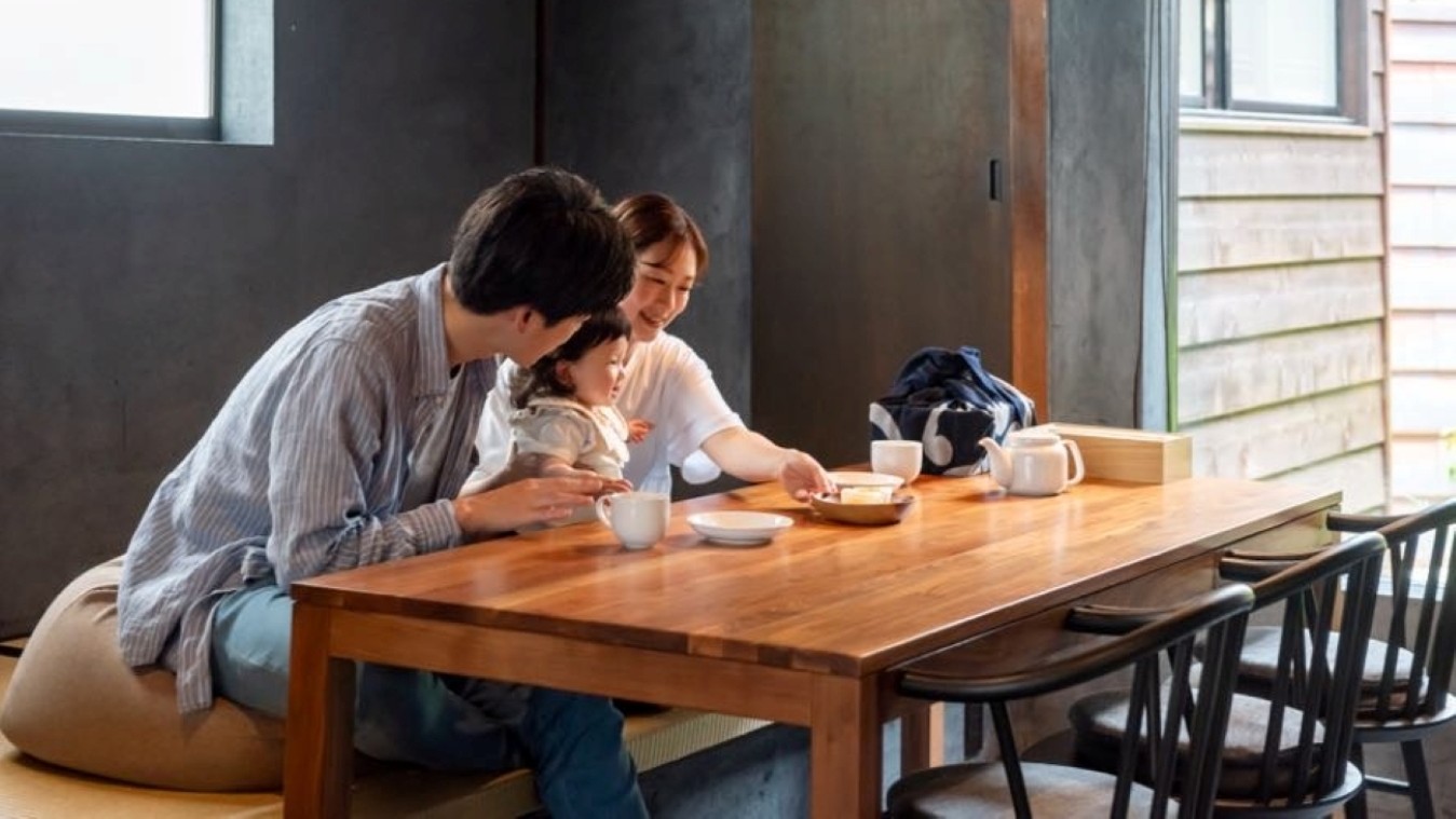 お子様大歓迎！絵本もございます。ベビーチェア、ベビーバス、ベビーサークルもご用意できます。要事前予約