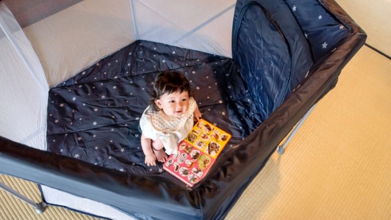 お子様大歓迎！絵本もございます。ベビーチェア、ベビーバス、ベビーサークルもご用意できます。要事前予約