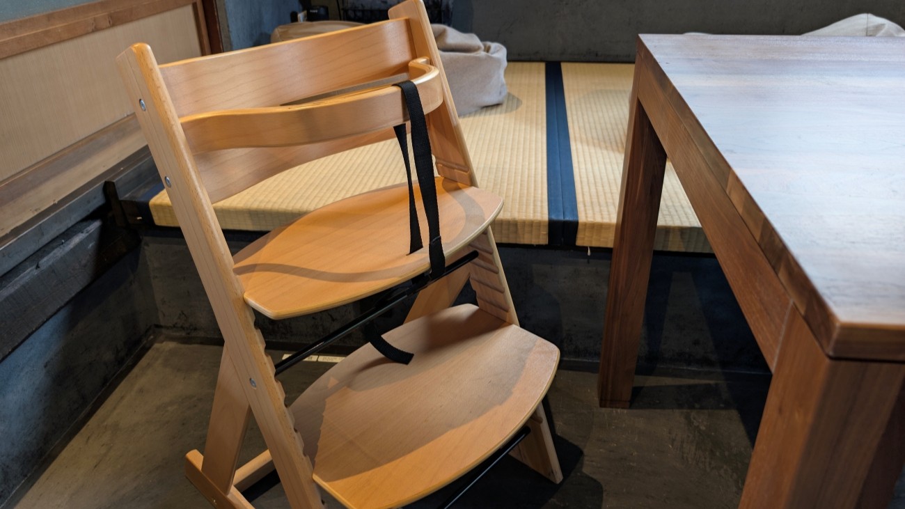 お子様大歓迎！絵本もございます。ベビーチェア、ベビーバス、ベビーサークルもご用意できます。要事前予約