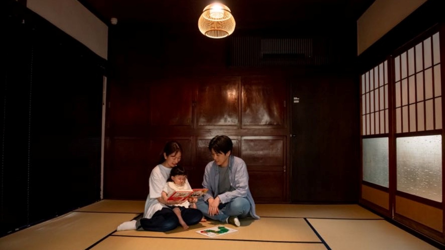 お子様大歓迎！絵本もございます。ベビーチェア、ベビーバス、ベビーサークルもご用意できます。要事前予約