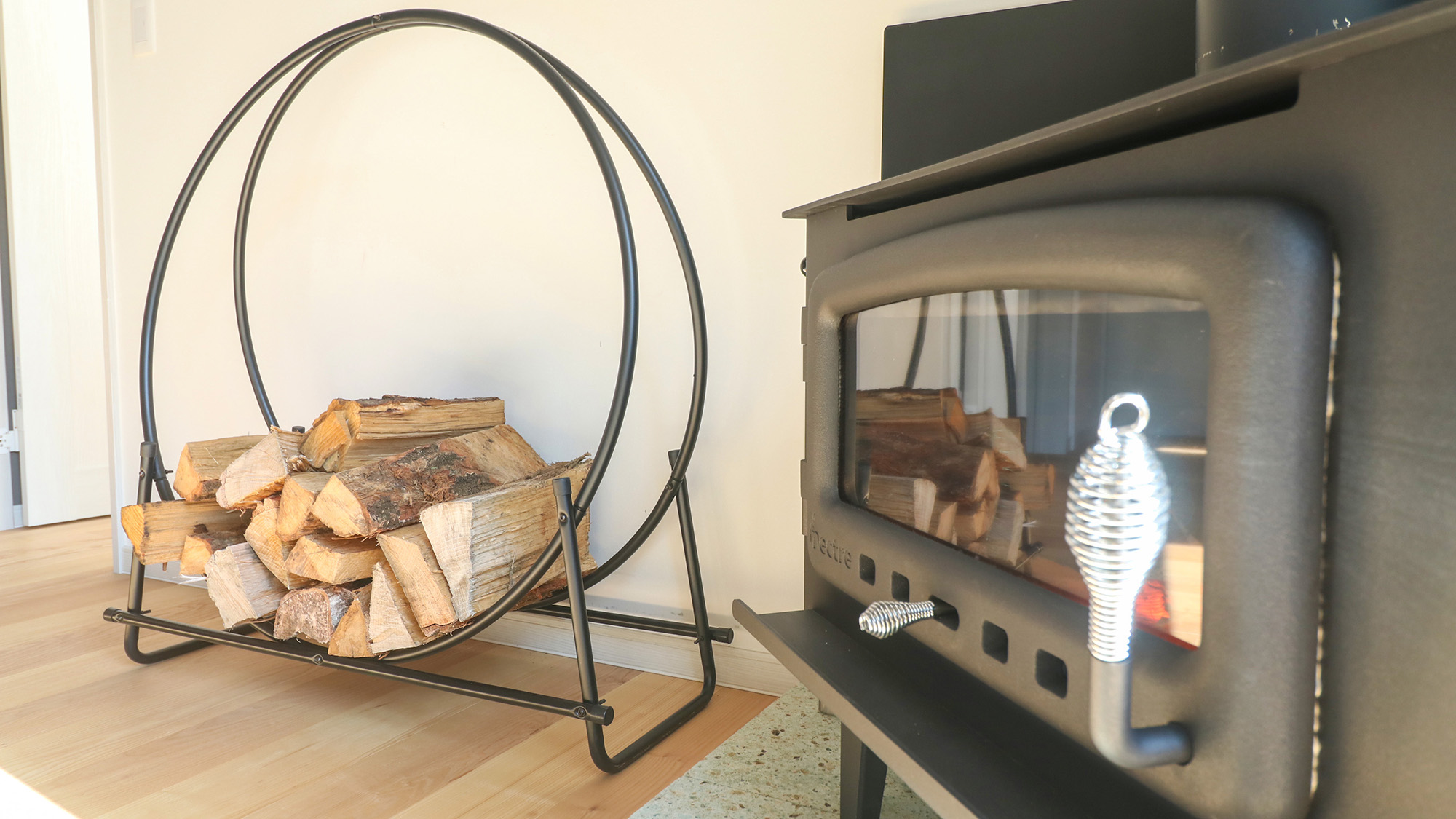 #リビング　冬場は薪ストーブで館内を温めます。