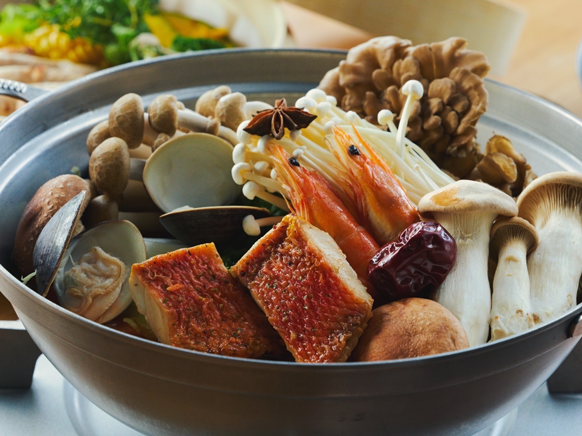 【さき楽28×夕朝食付き】28日前までのご予約がお得／グループ旅行にもおすすめ＜薬膳鍋★＞