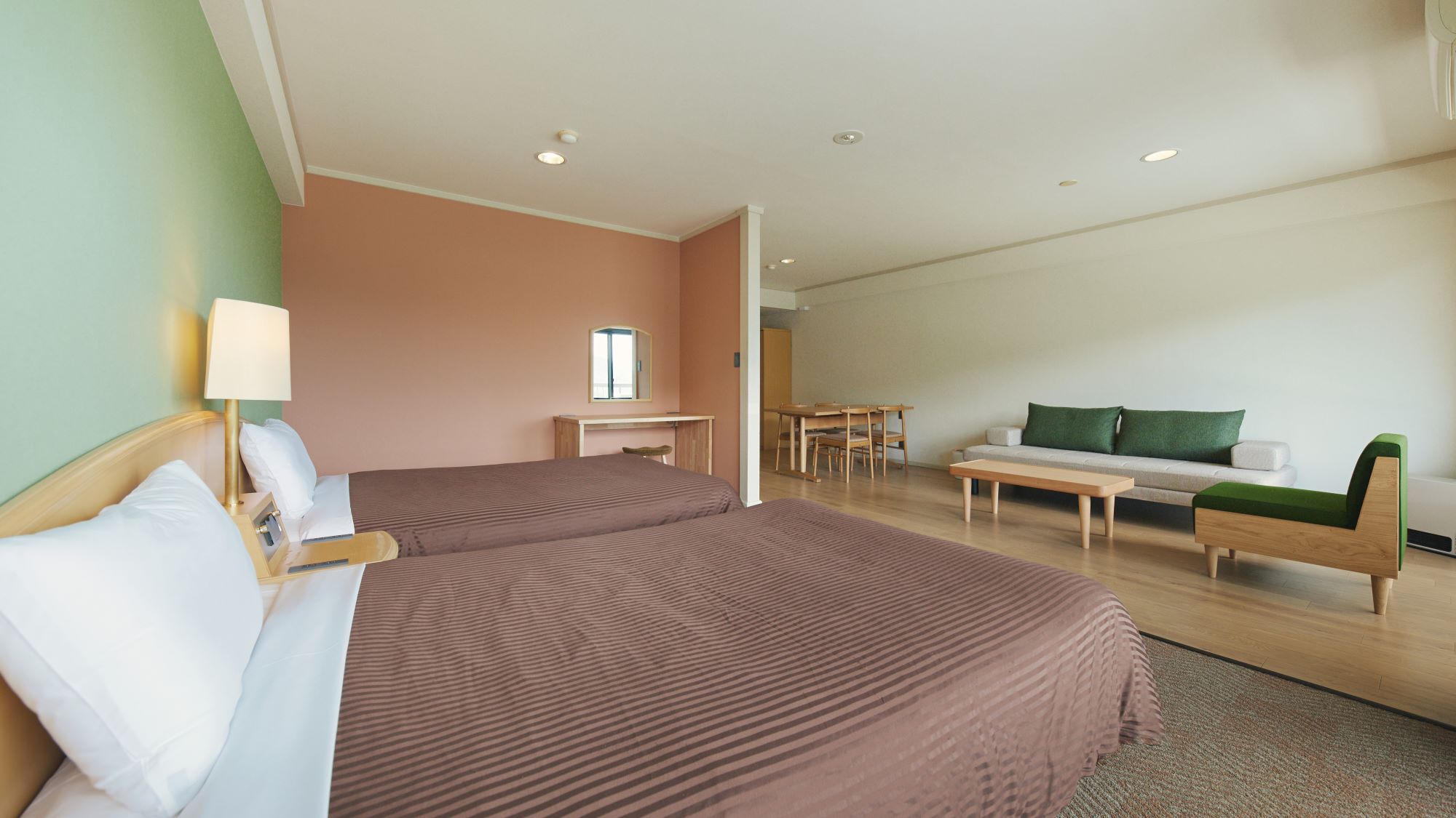 スタンダードルーム／セミダブルベッドを2台設置