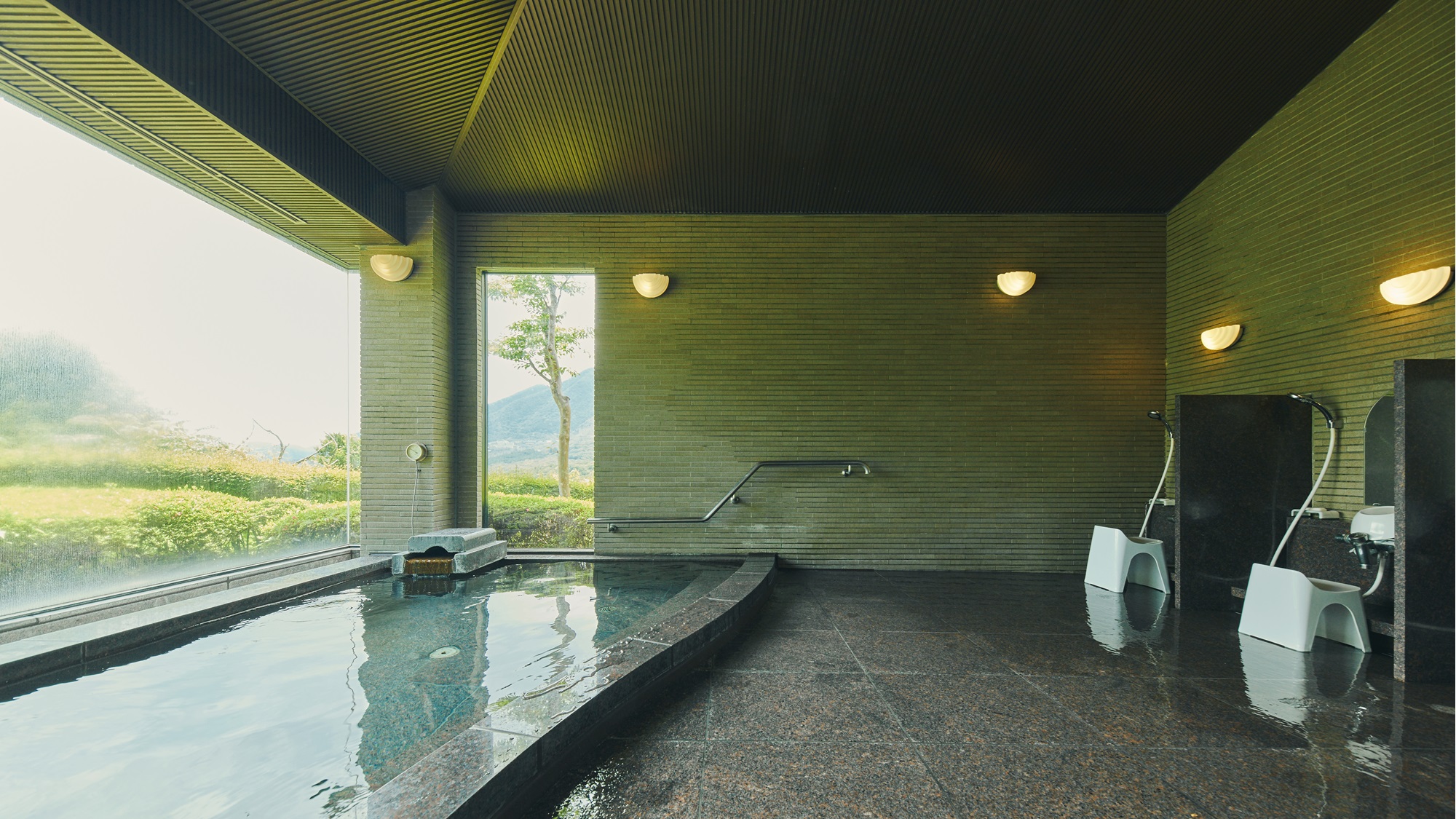 【大浴場】ゆとりのある空間でリラックス