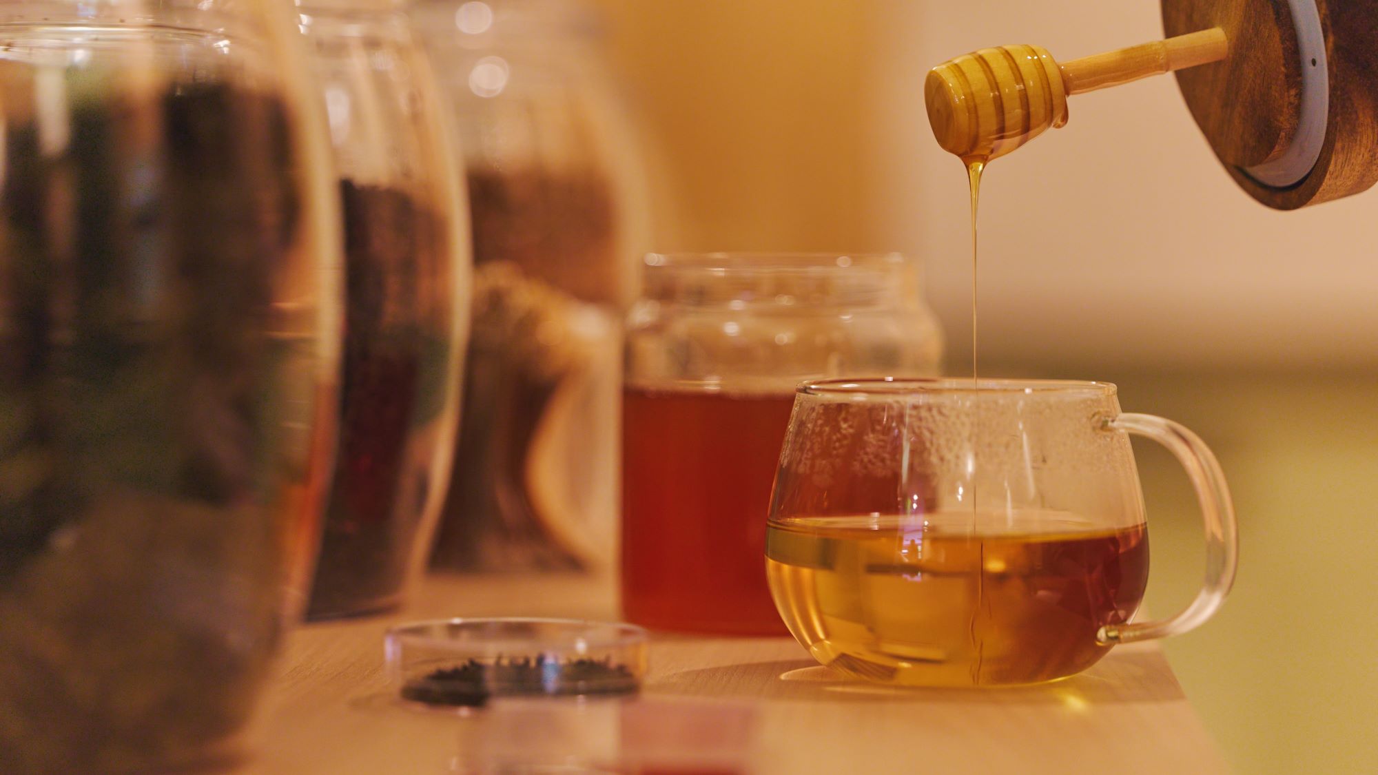 【ラウンジ】香り立つハーブティーで優雅なひとときを