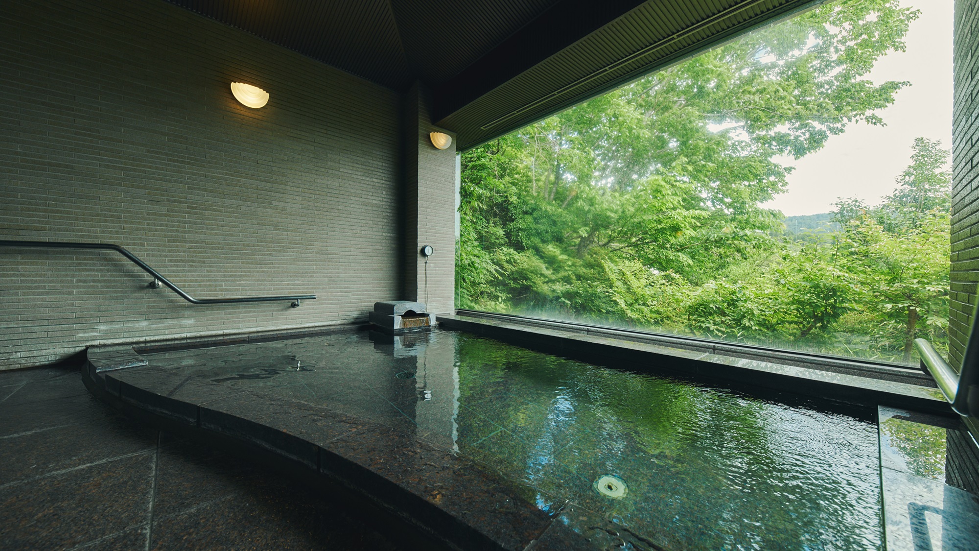 【大浴場】ゆったりくつろげる大浴場