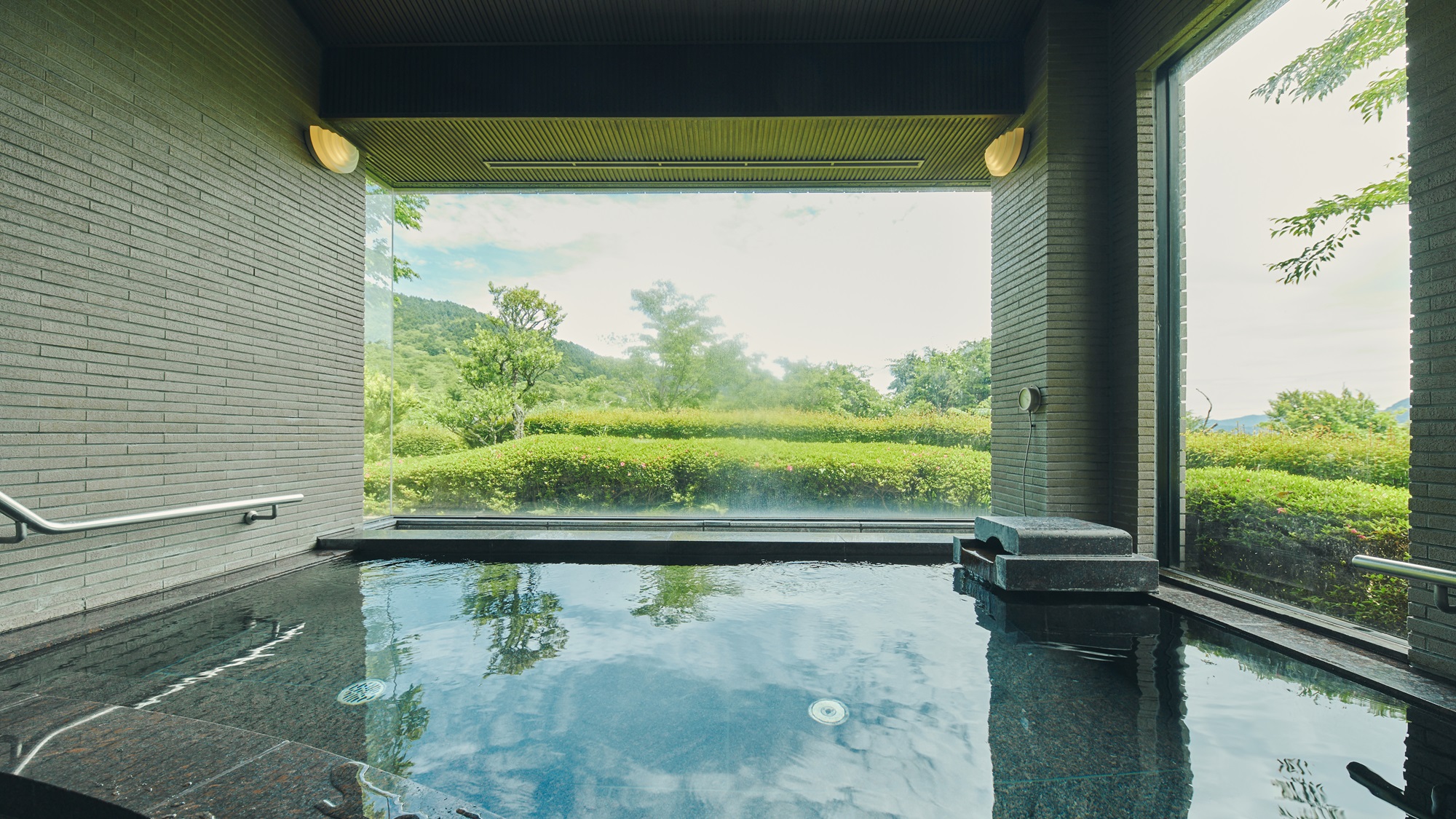 【大浴場】贅沢な湯に浸かる、くつろぎのひととき