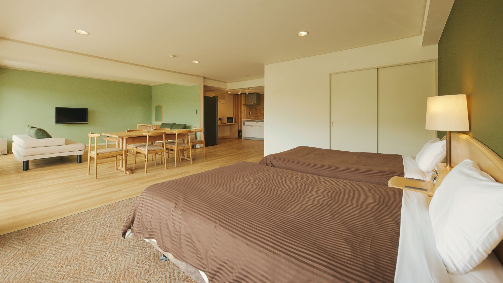 デラックスルーム／日常を忘れて過ごす、ゆとりのある客室　※イメージ