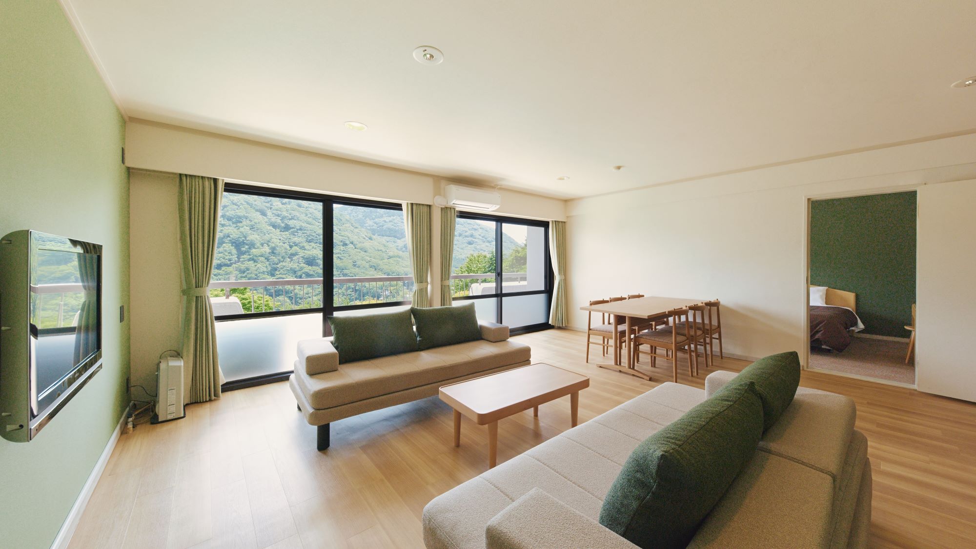 デラックスルーム／全室南向きで明るい客室