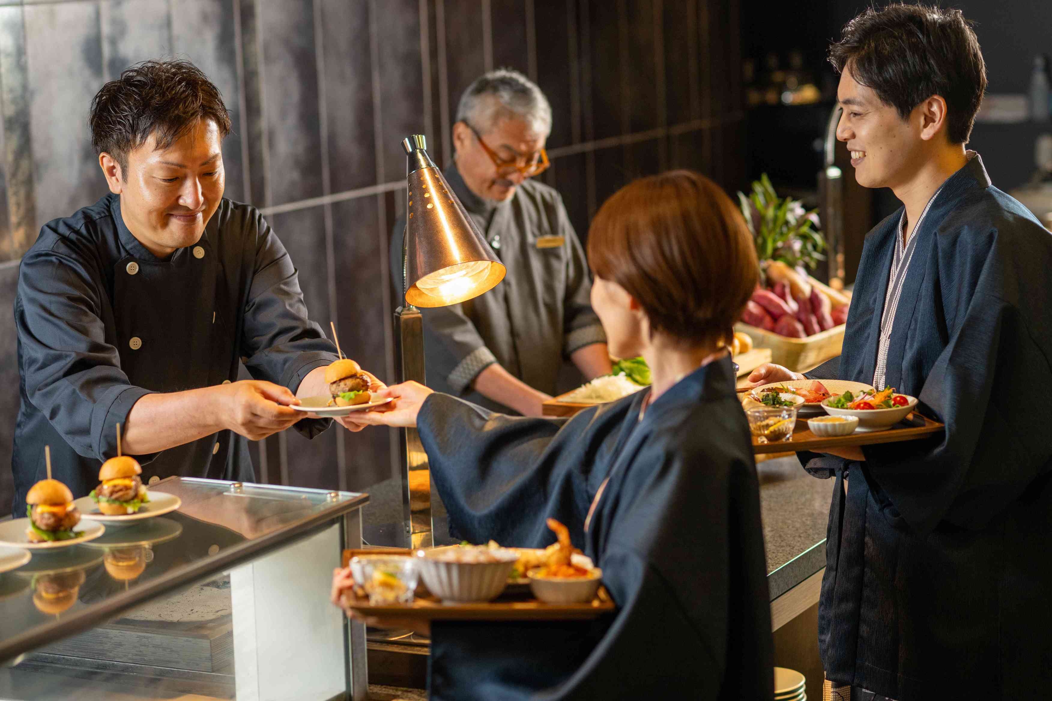 【夏季限定】岩ガキ・鰻・ガス海老かき揚げ！80種以上の豪華ビュッフェで夏の味覚を味わう夕朝食付プラン