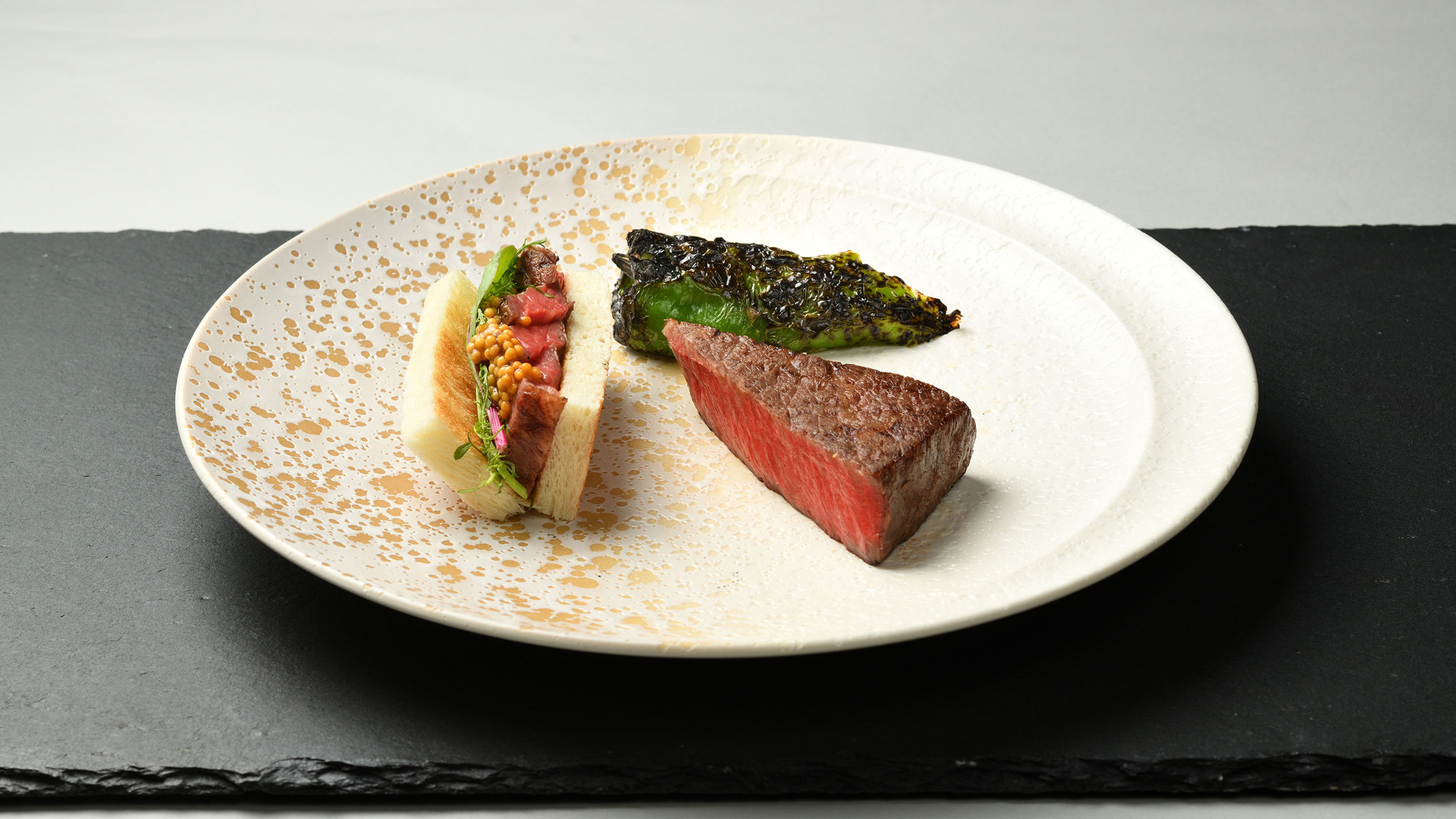 夕食/厳選和牛コース|目の前で焼き上げる和牛の炭火焼を素材引き立つ4種の薬味で贅沢に堪能※イメージ