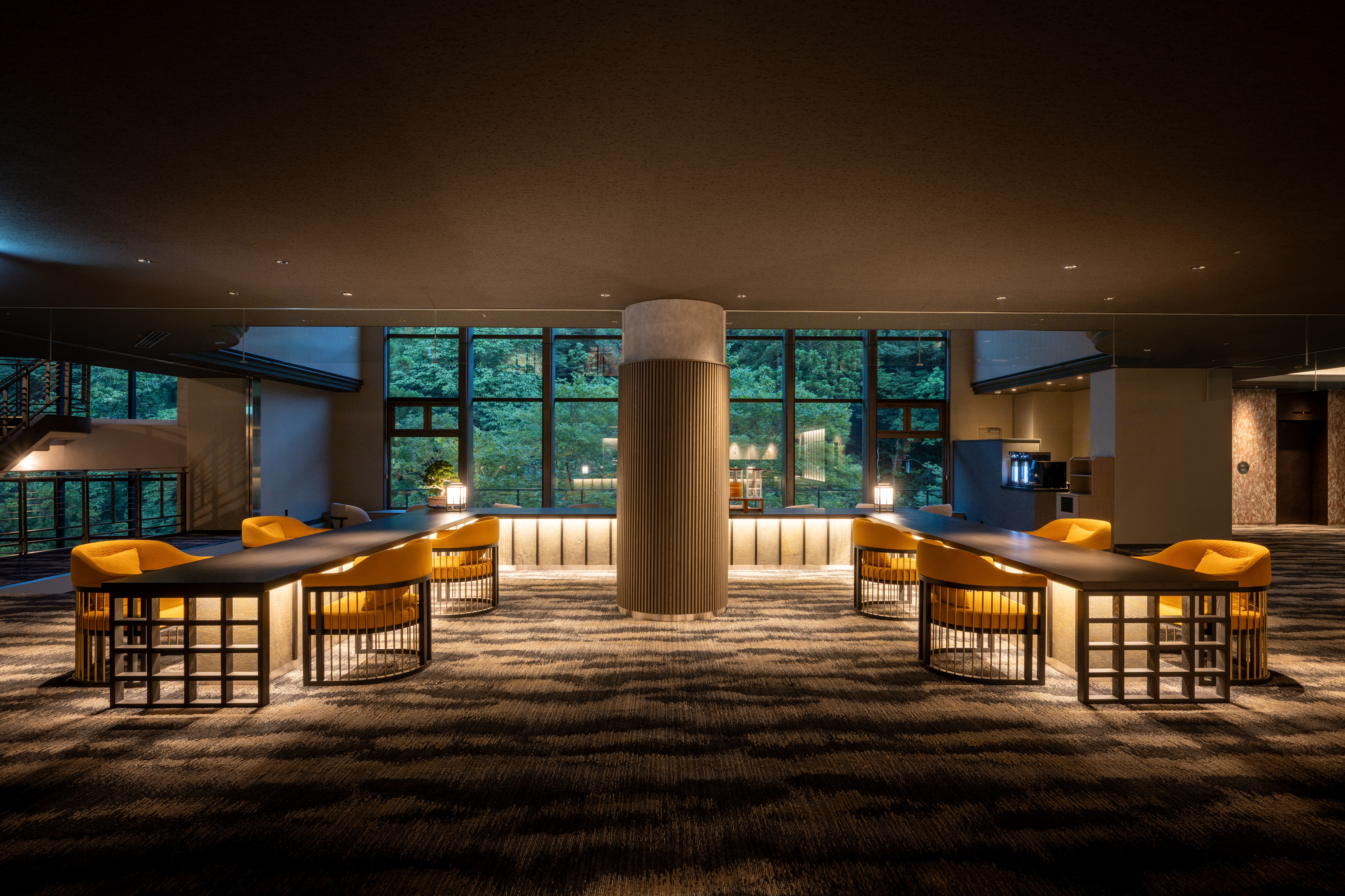 ロビーラウンジ　夜