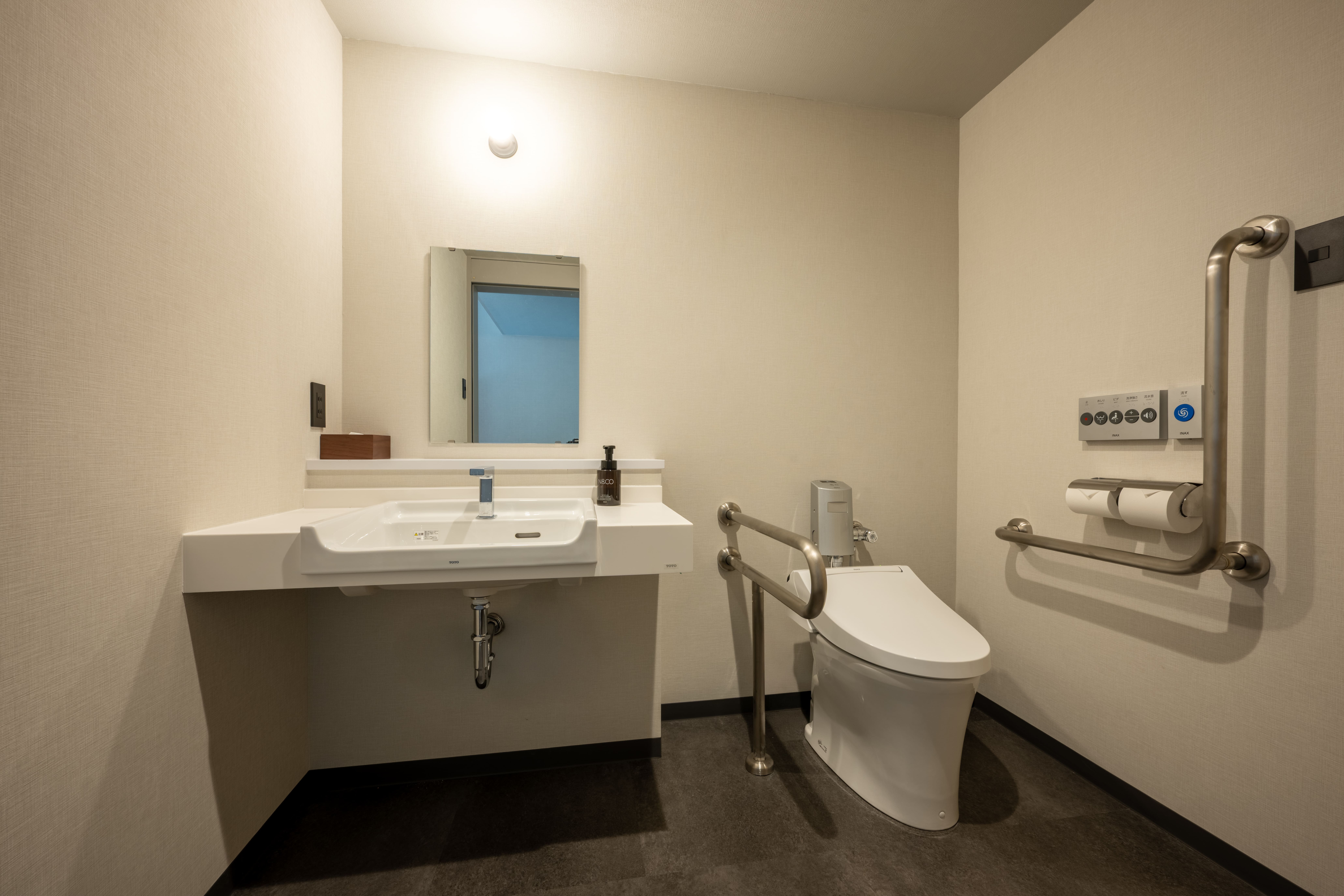 ユニバーサル　洗面トイレ