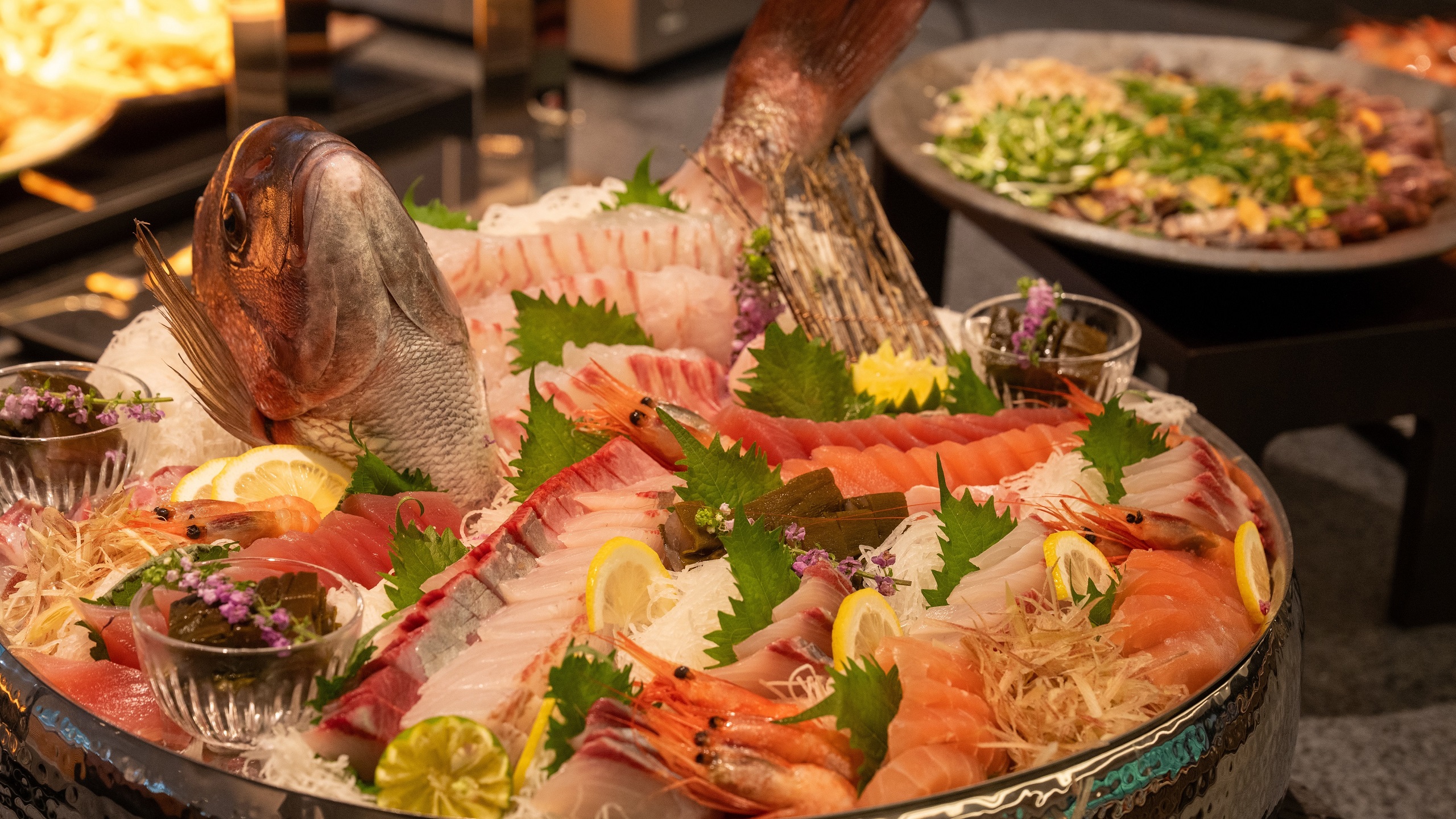 豪華なお造り姿盛り｜夕食提供イメージ