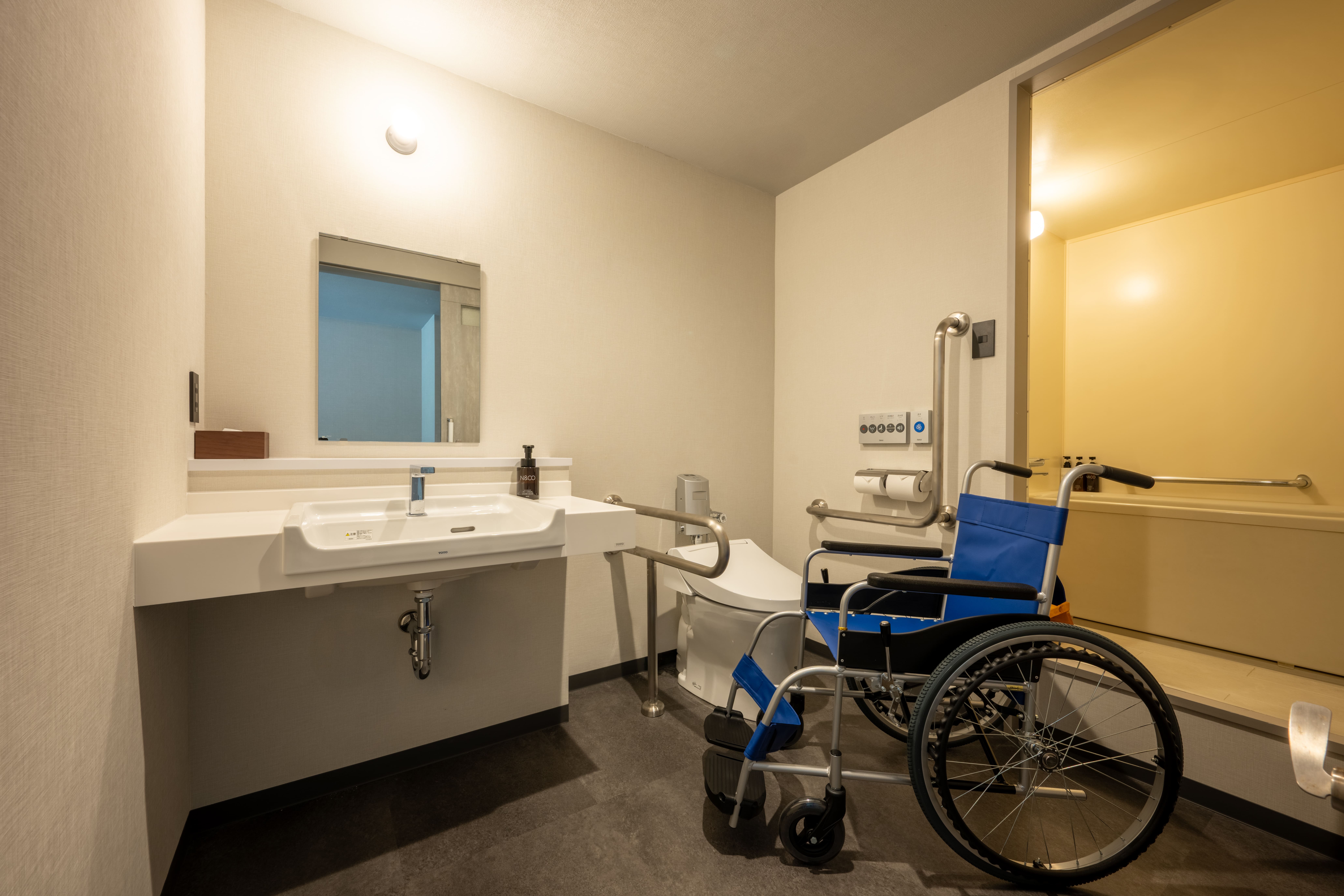 ユニバーサル　バスルーム