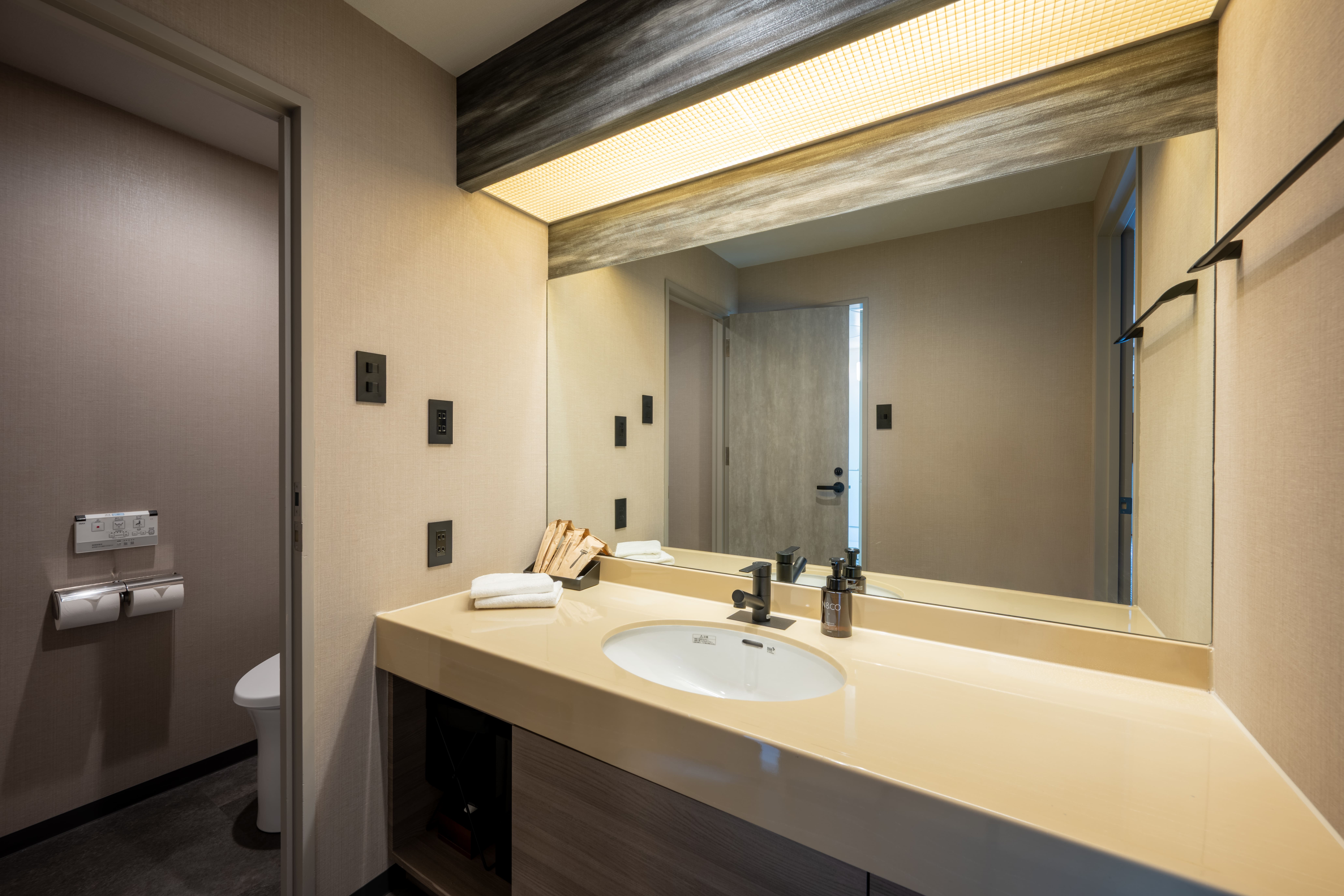 スイート和洋室　洗面トイレ