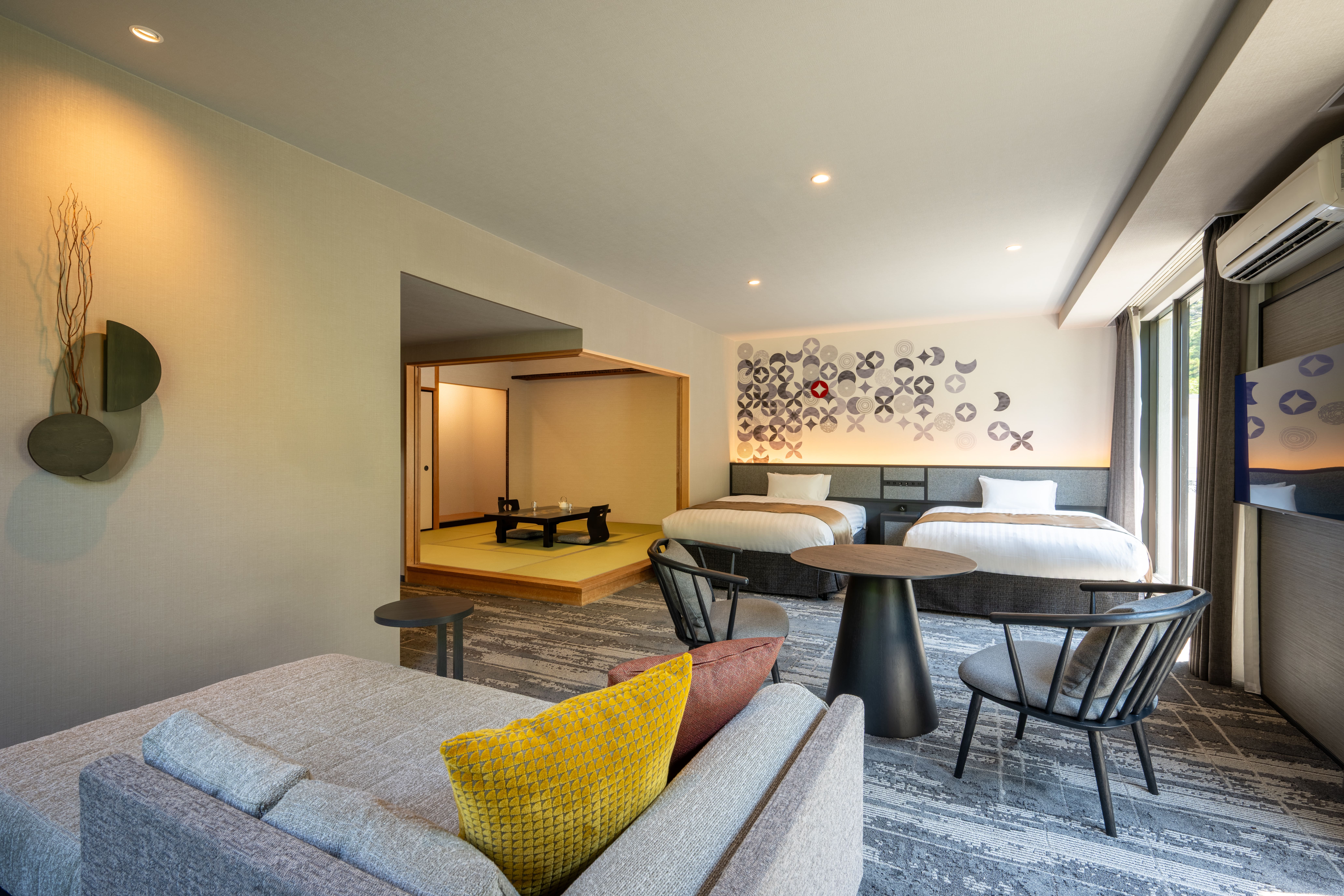 スイート（和洋室）和と洋が融合した空間。