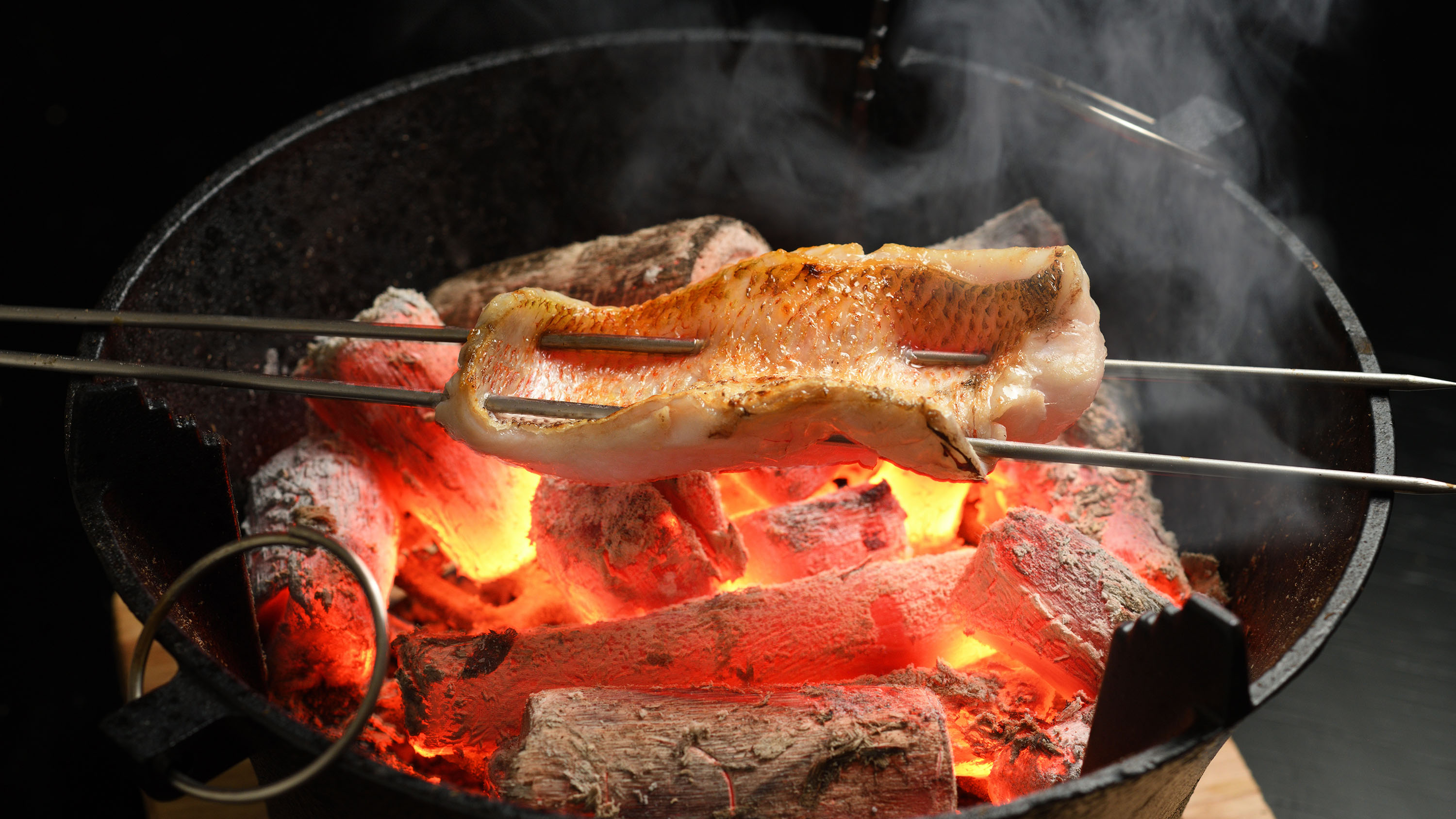 夕食／夏秋限定・季節のコース｜目の前で炙るのどぐろは甘みが引き立ちジューシーな味わい※イメージ