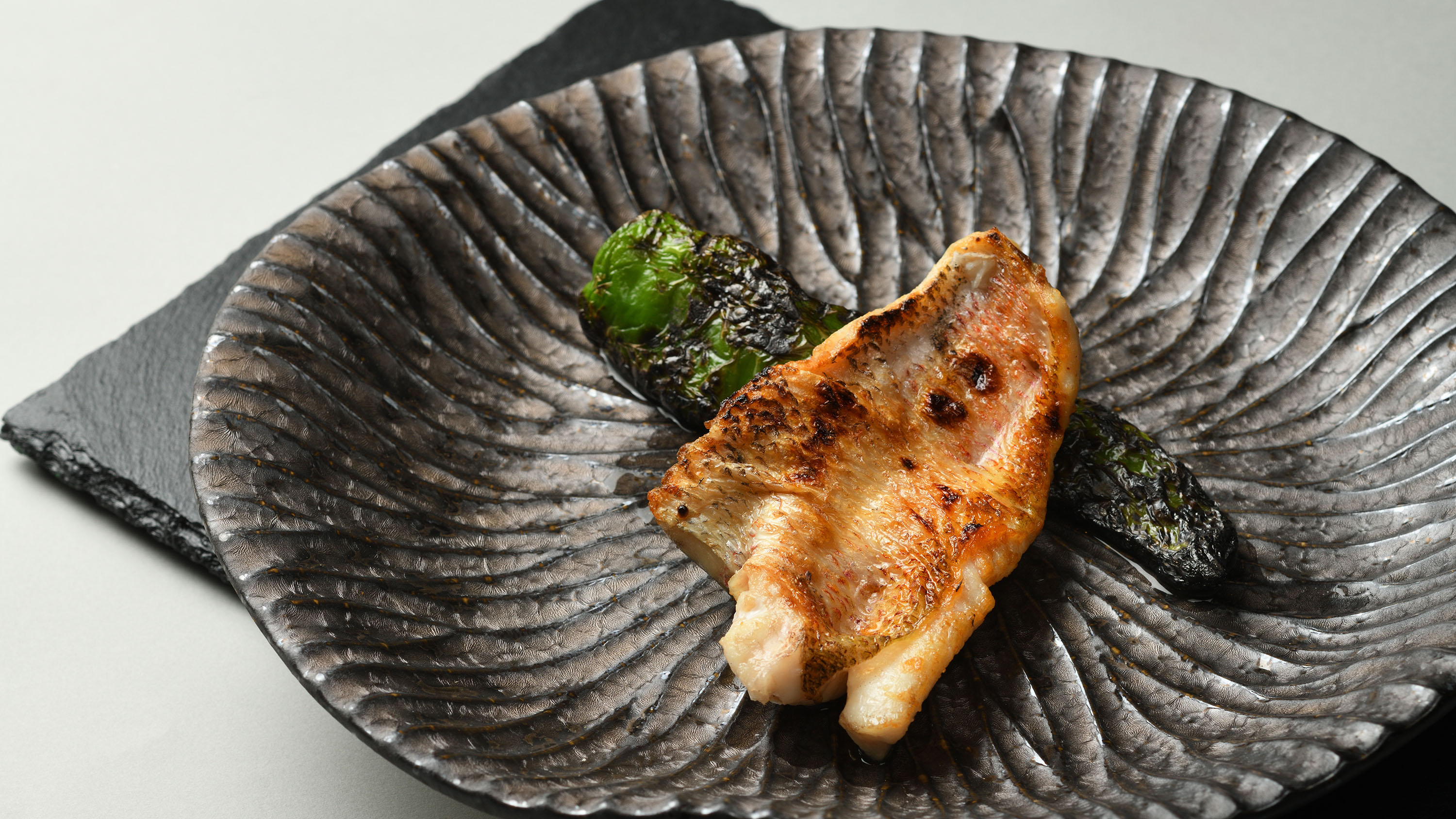 夕食／夏秋限定・季節のコース｜香ばしく焼き上げた脂の乗った極上ののどぐろ炙り焼き※イメージ