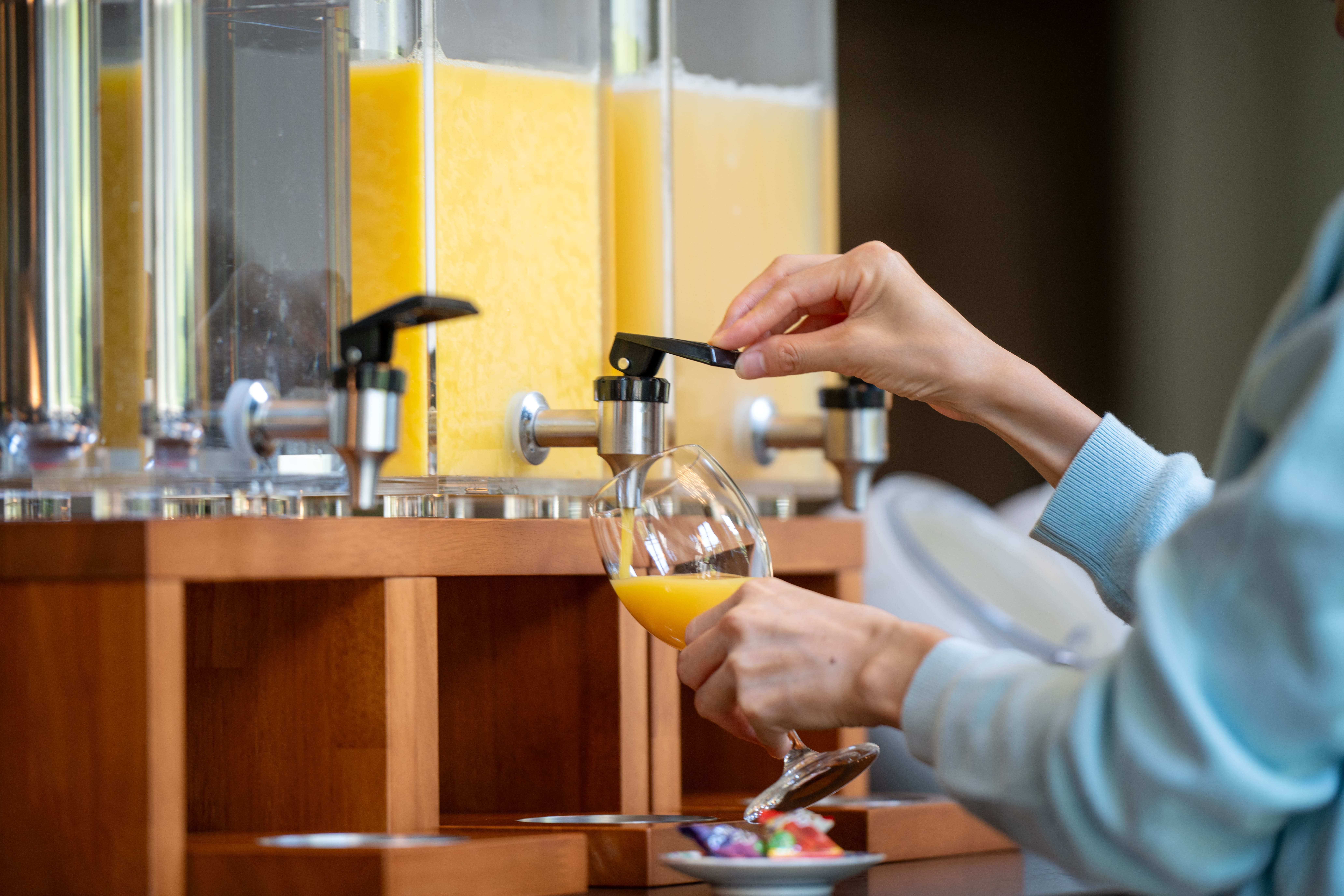 ラウンジ　ウェルカムドリンク　イメージ