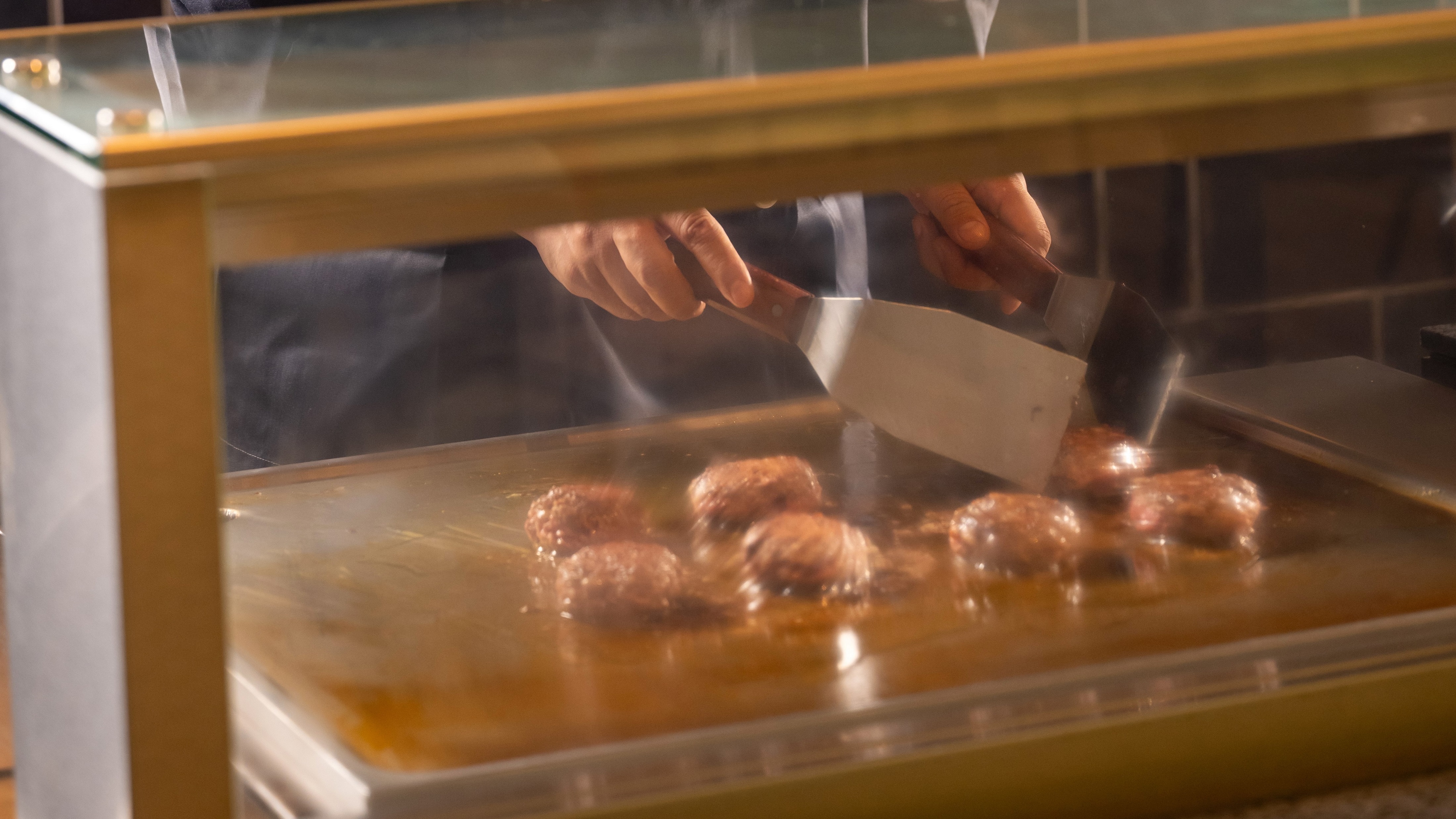 ライブキッチンで仕上げる能登牛と能登豚の自家製ハンバーグ　※イメージ