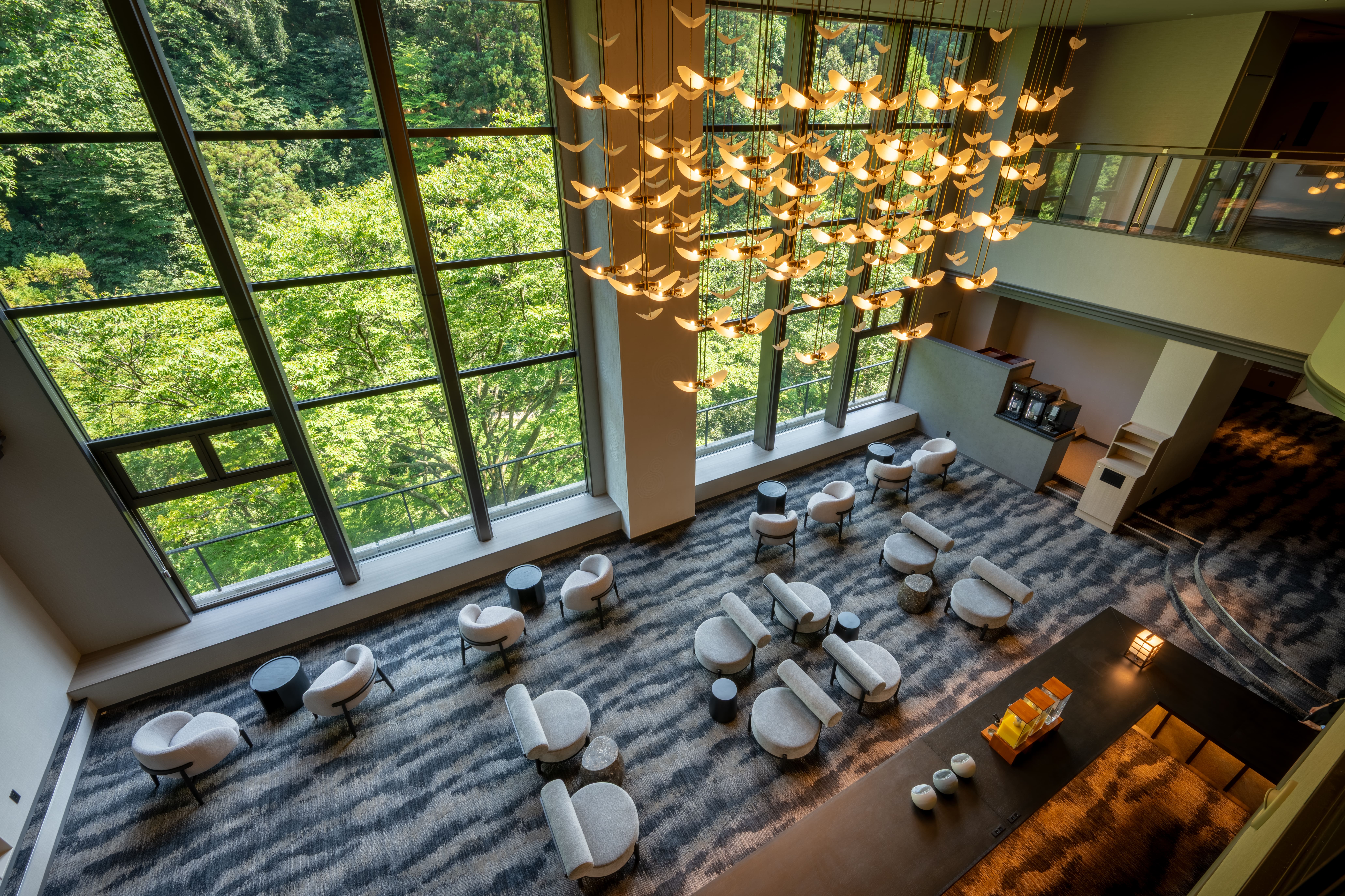 ロビー　ラウンジ