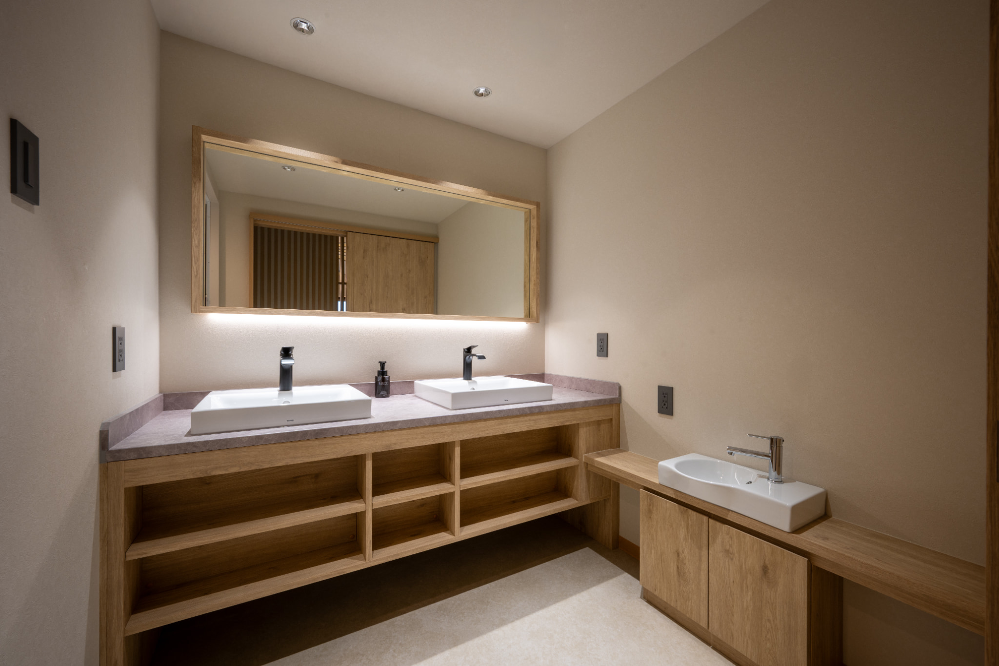 客室　ファミリールーム太陽　独立洗面台