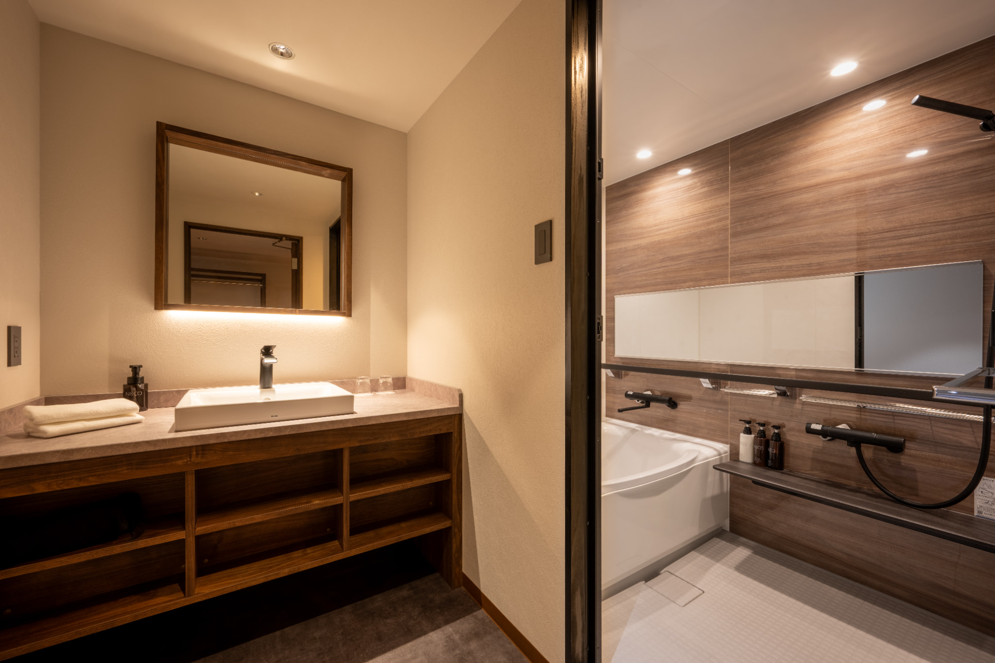 客室　スイート　バスルーム