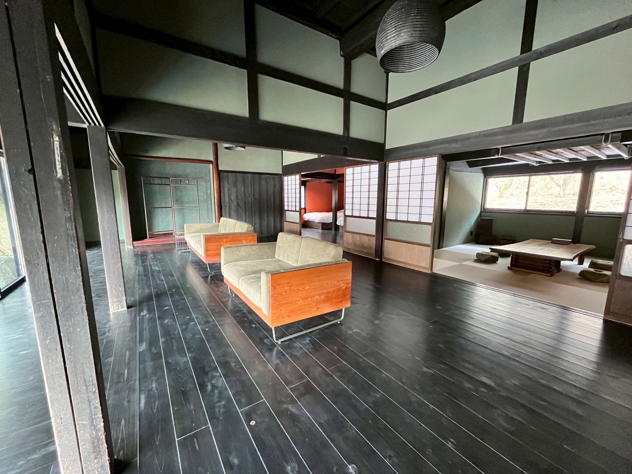 【木叢】天井も高く、広々とした開放感たっぷりの空間。