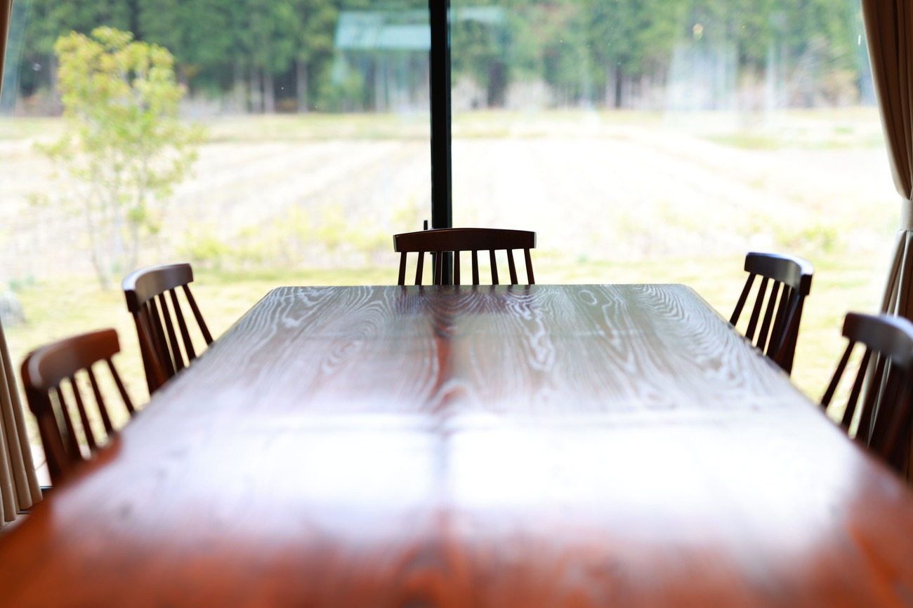 【美田】奥上林の美しい田園風景を眺めながら食事をお楽しみください。